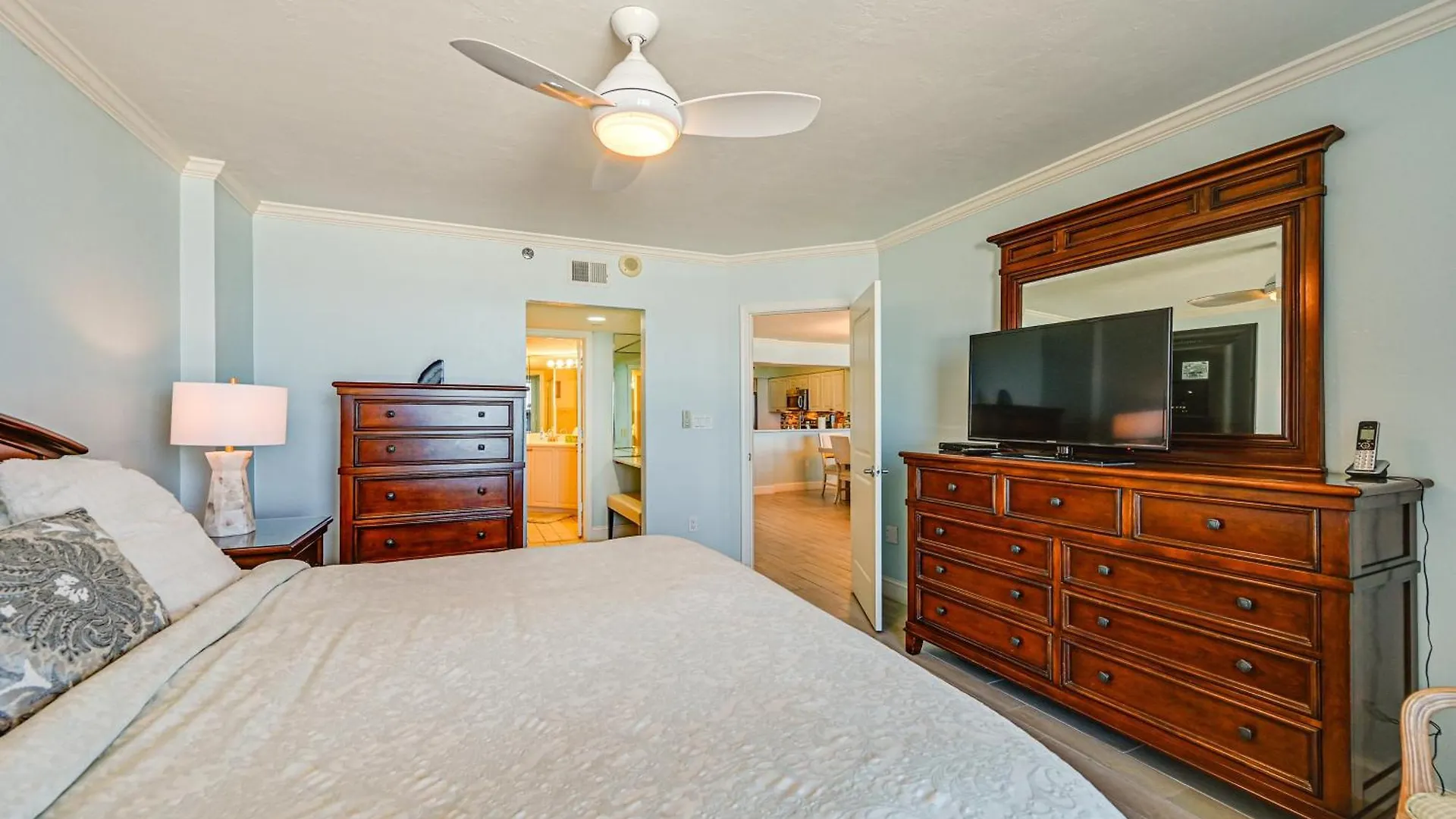 Oceanfront Escape With Access! Apartment