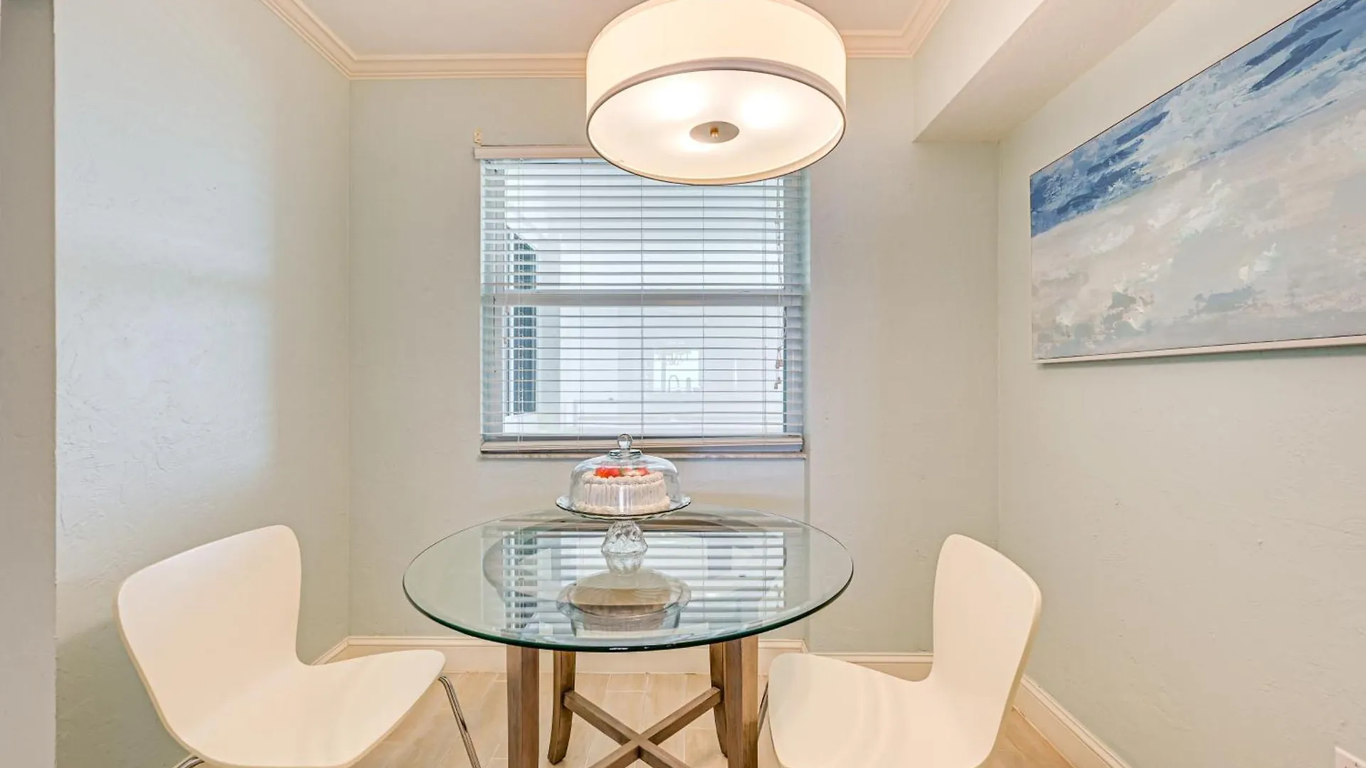 Apartment Oceanfront Escape With Access!