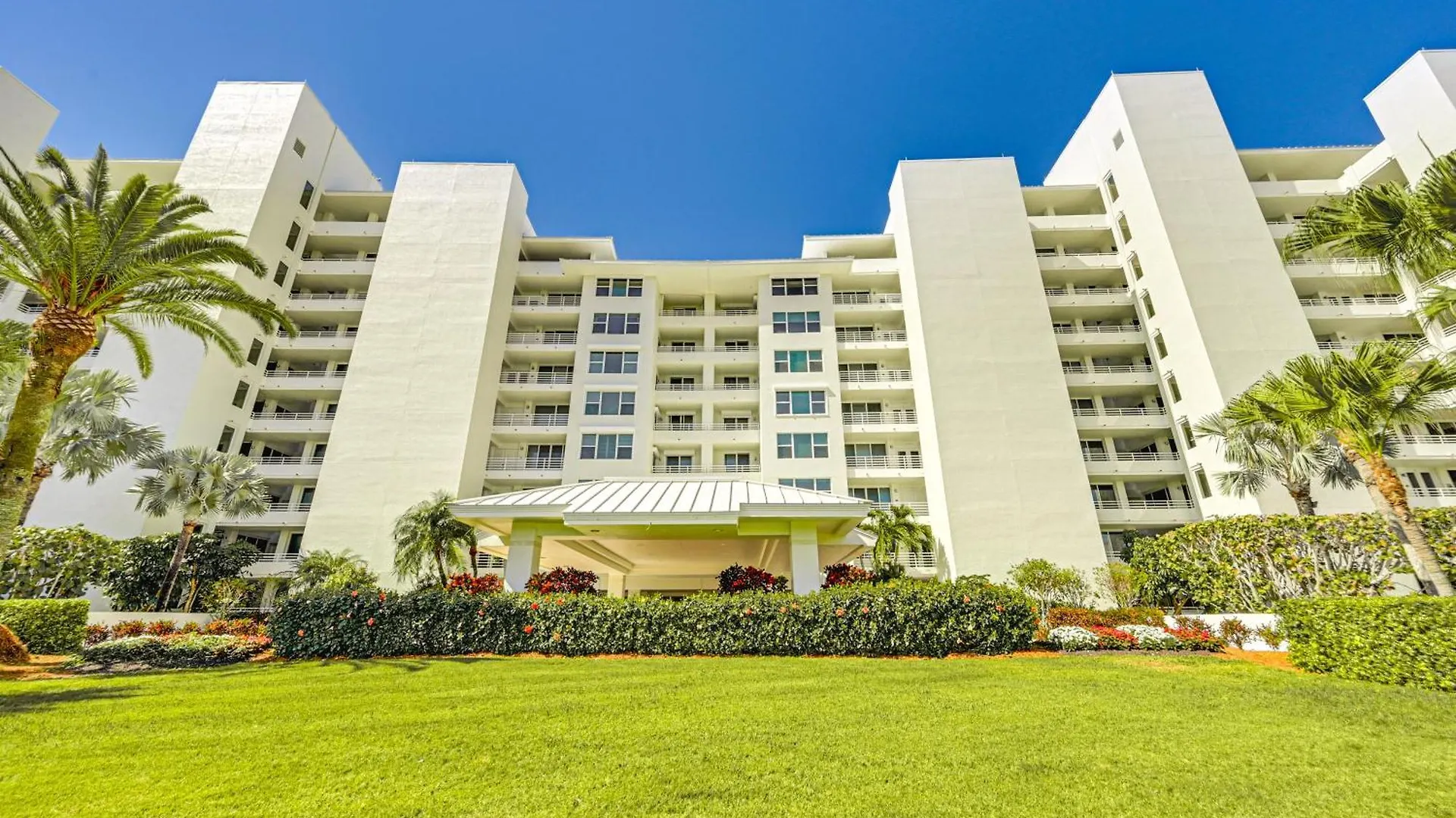 Apartment Oceanfront Escape With Access!