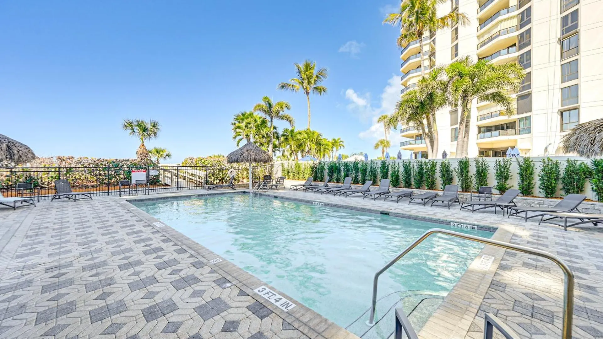 Oceanfront Escape With Access! Apartment Marco Island