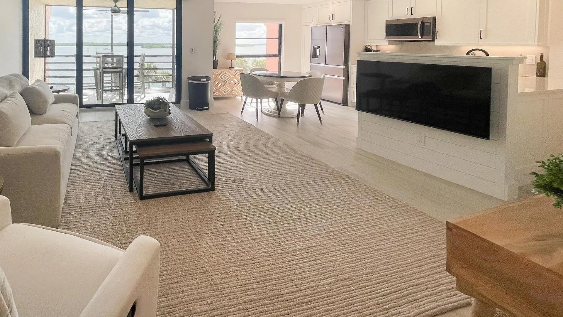 Apartment Sunny Days And Blissful Waves In Riverside Marco Island