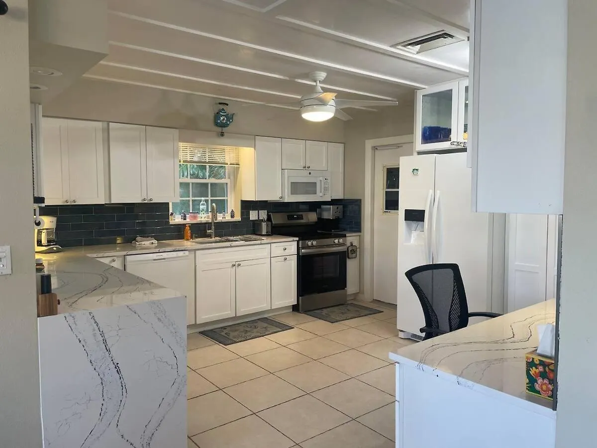 Short Walk To Access I Waterfront 3 Bed Marco Island