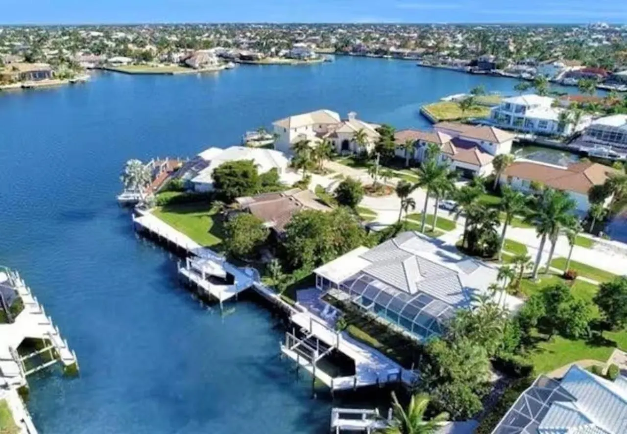 Holiday home Short Walk To Access I Waterfront 3 Bed Marco Island