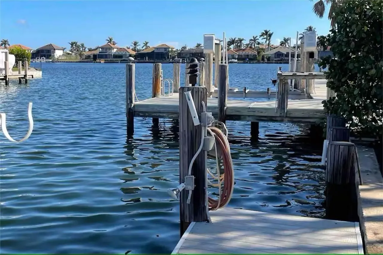 Short Walk To Access I Waterfront 3 Bed Marco Island