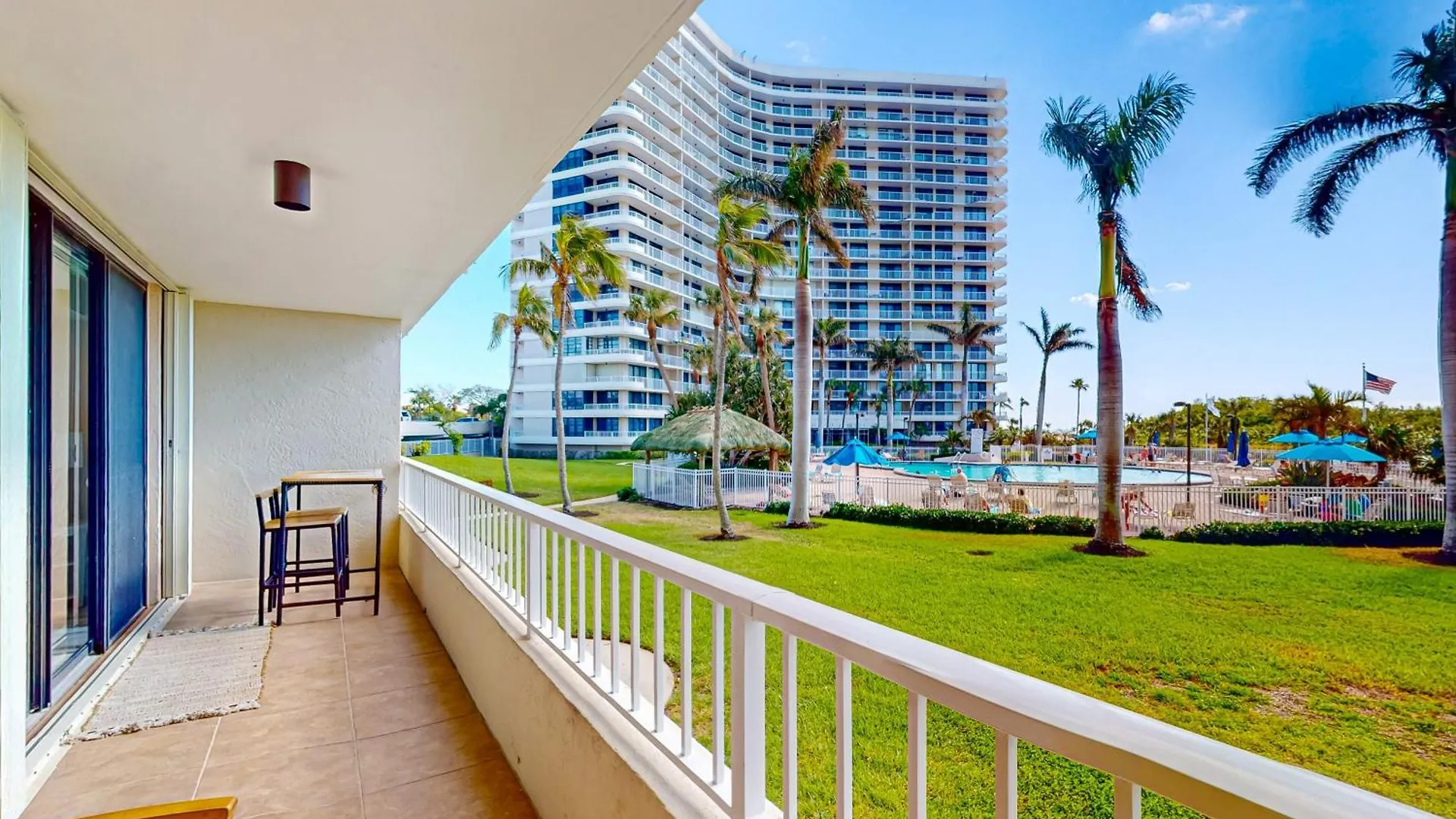 South Seas Ocean Please Apartment