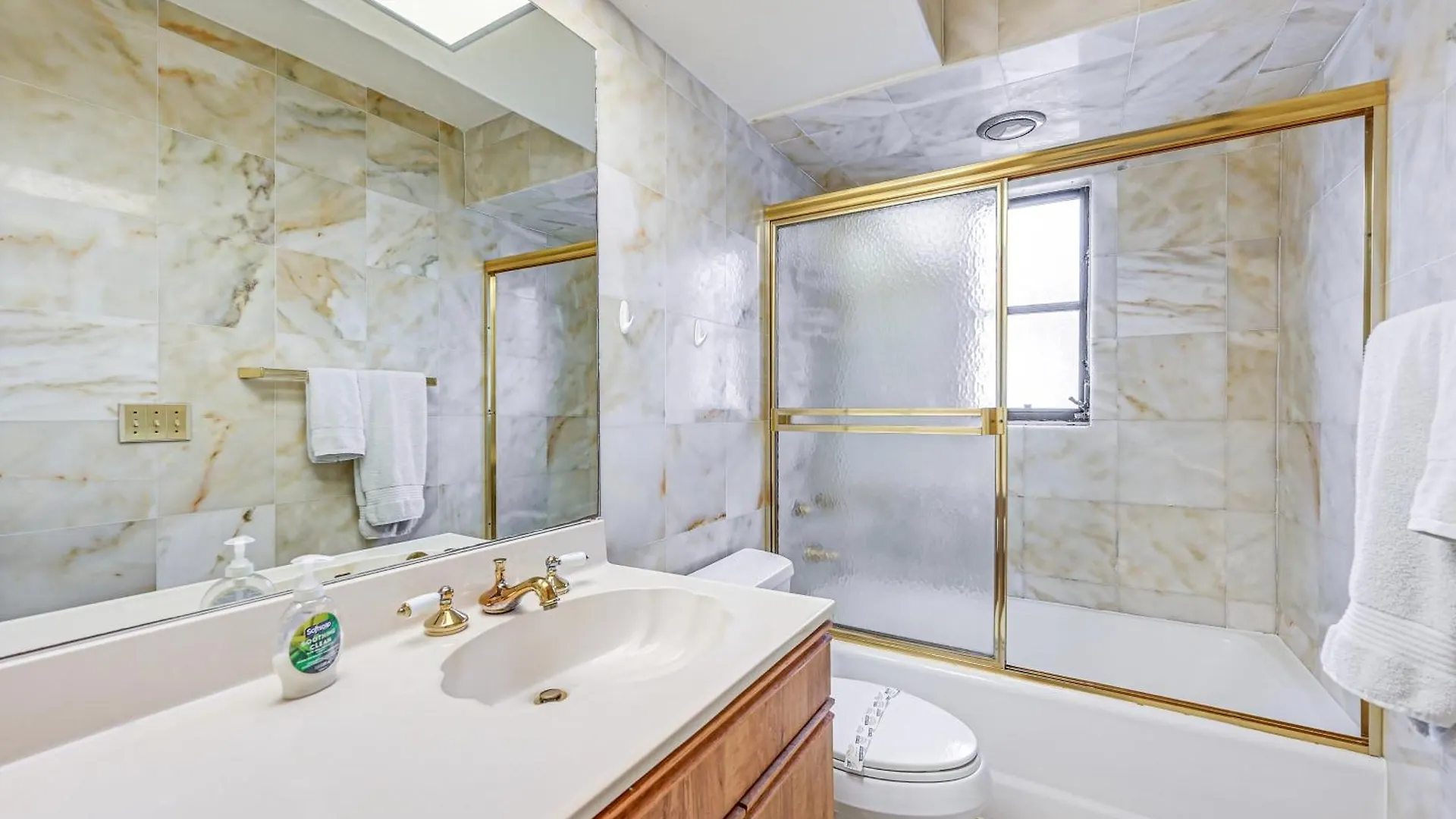 With Private Pool And Water Views! Holiday home Marco Island