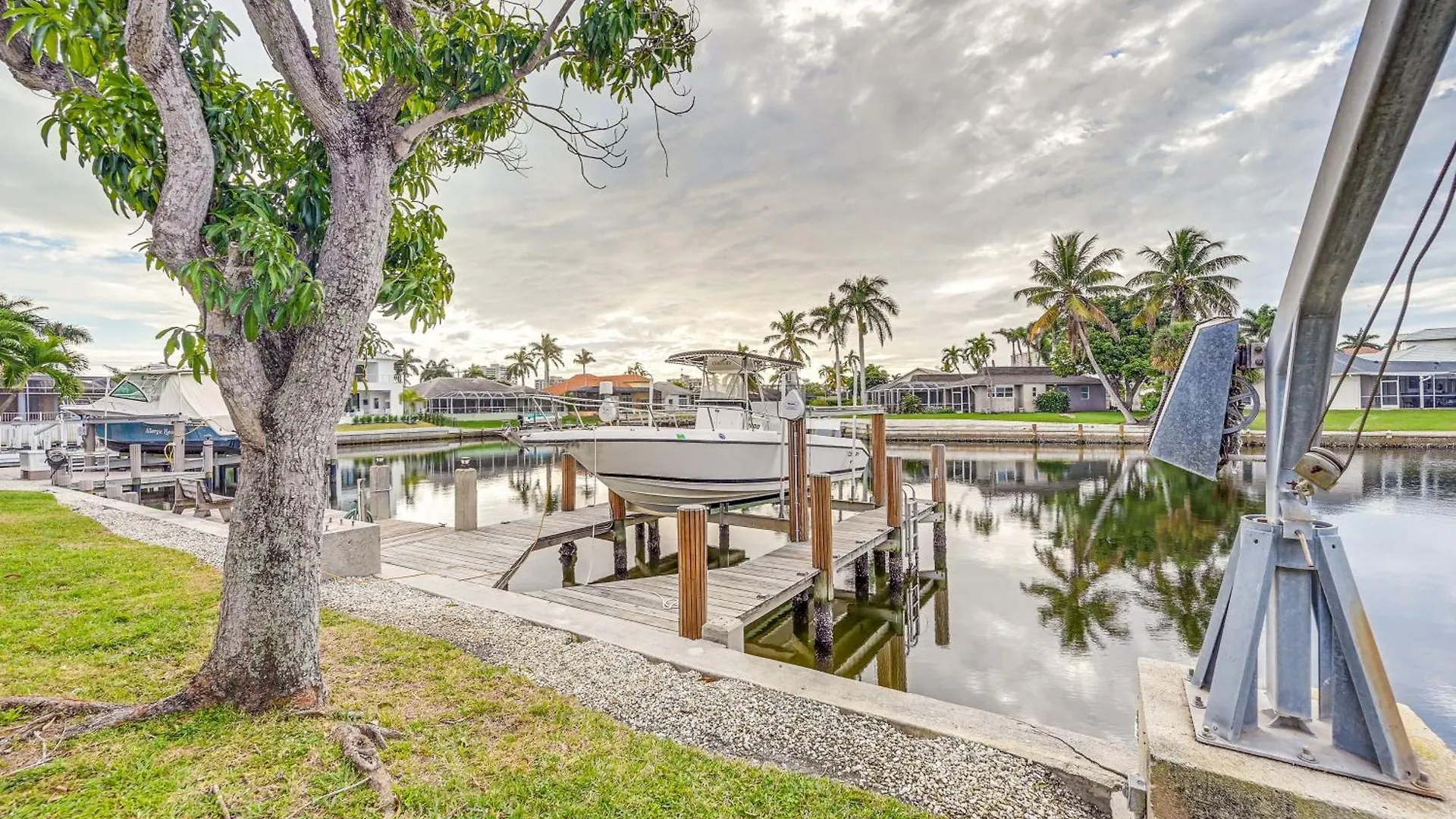 With Private Pool And Water Views!