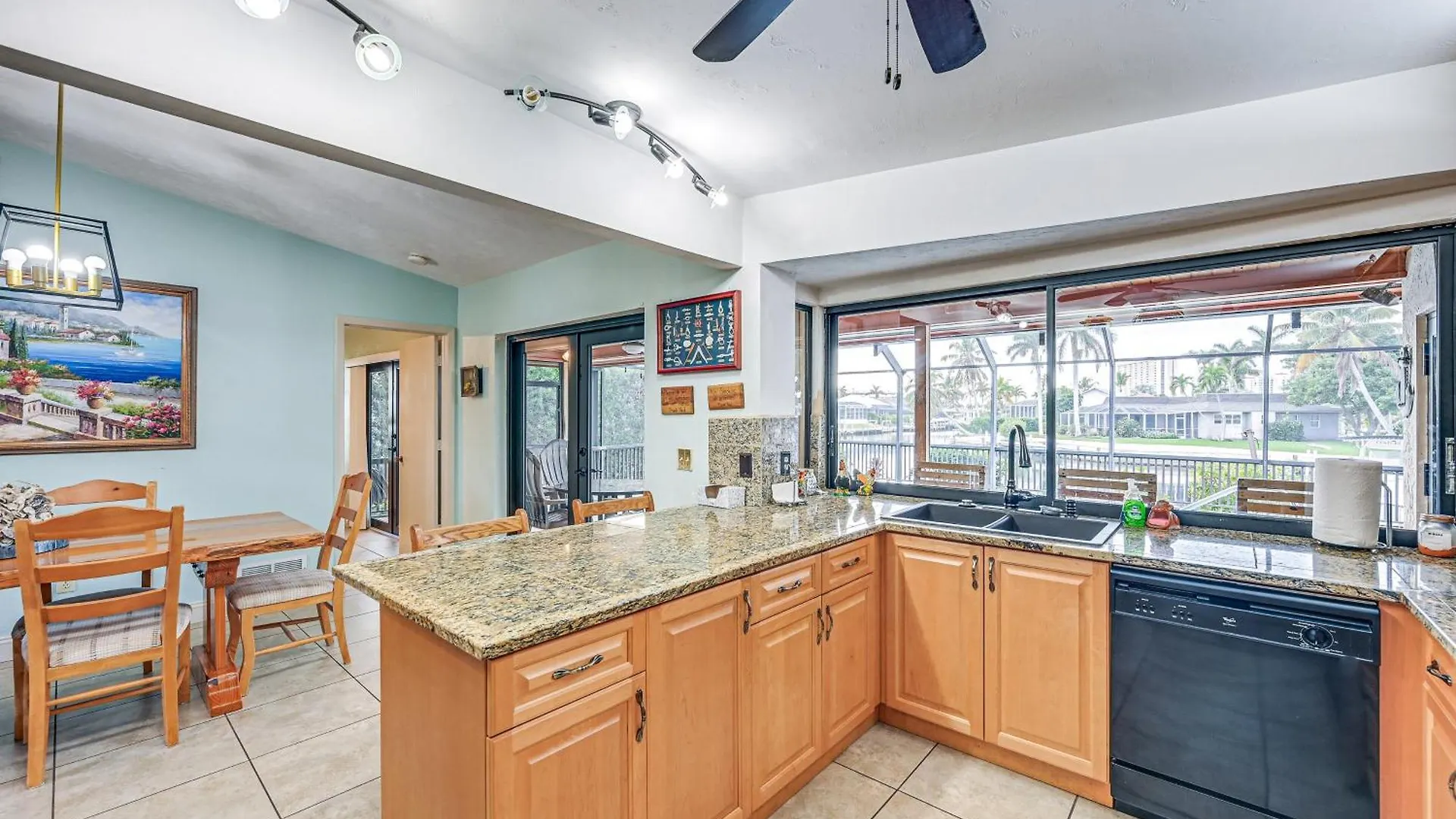With Private Pool And Water Views! Holiday home Marco Island