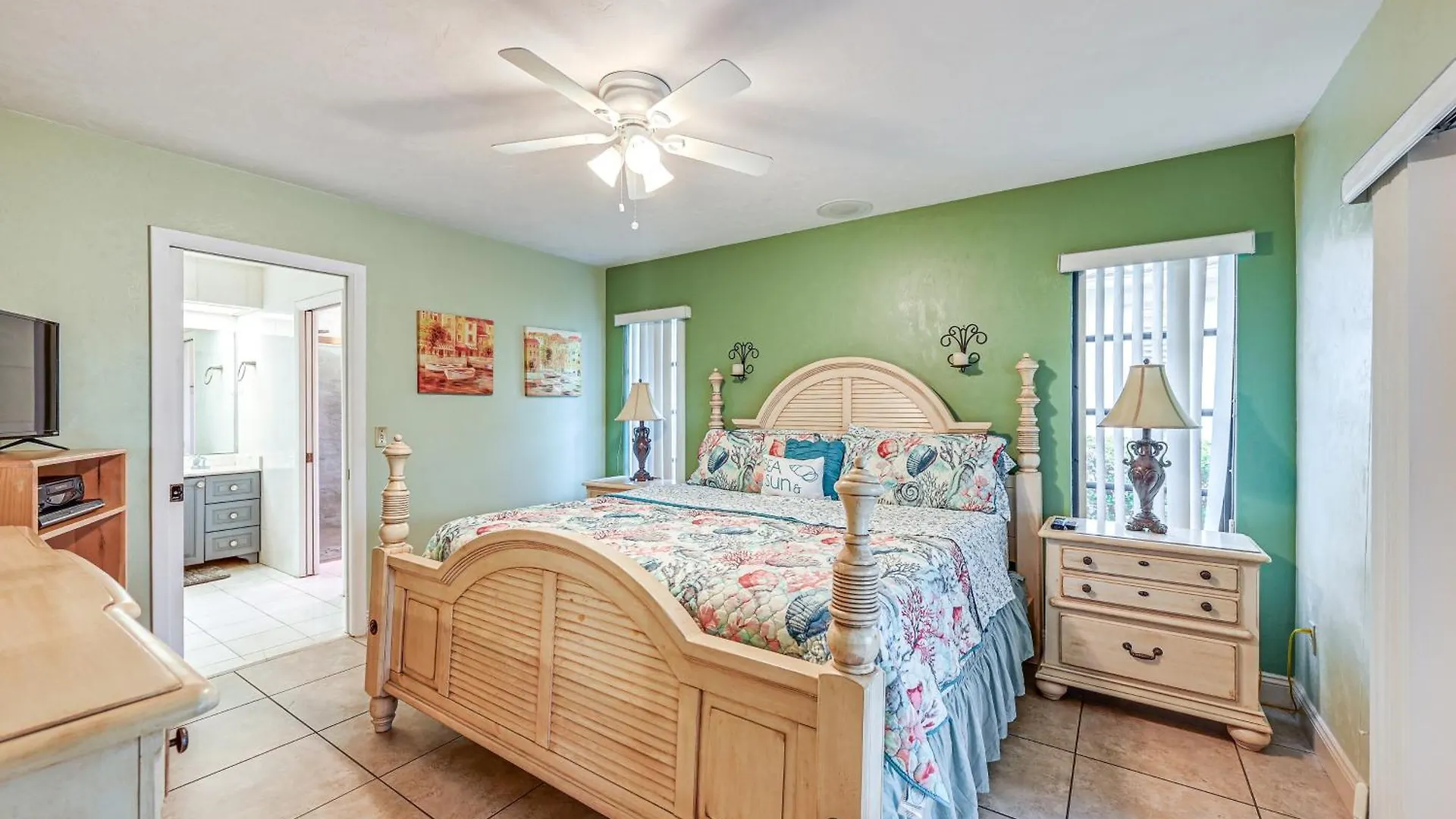 With Private Pool And Water Views! Holiday home Marco Island
