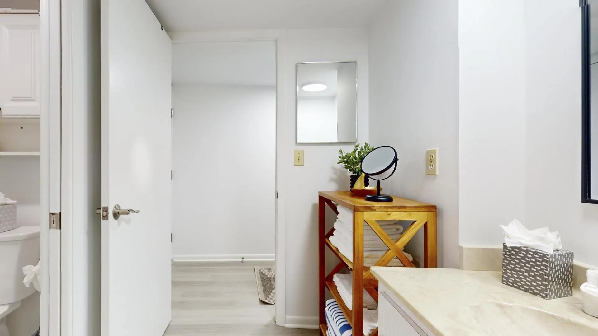 Retreat, Relax, & Repeat In Riverside Apartment *
