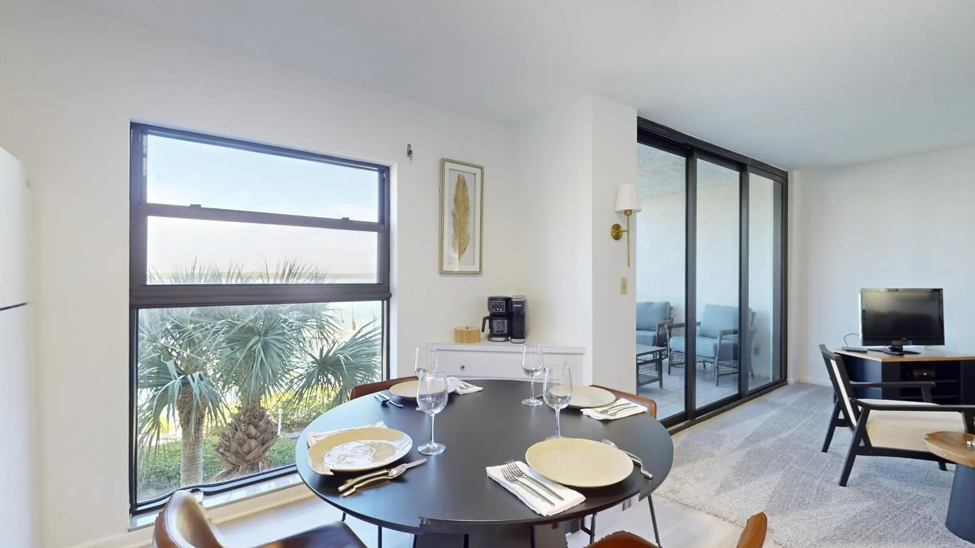 Apartment Retreat, Relax, & Repeat In Riverside *