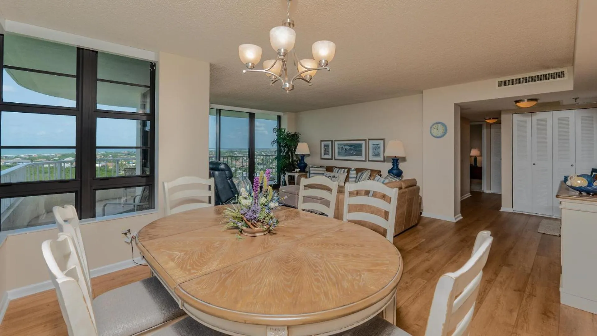 Apartment South Seas Tower 4-1612 *