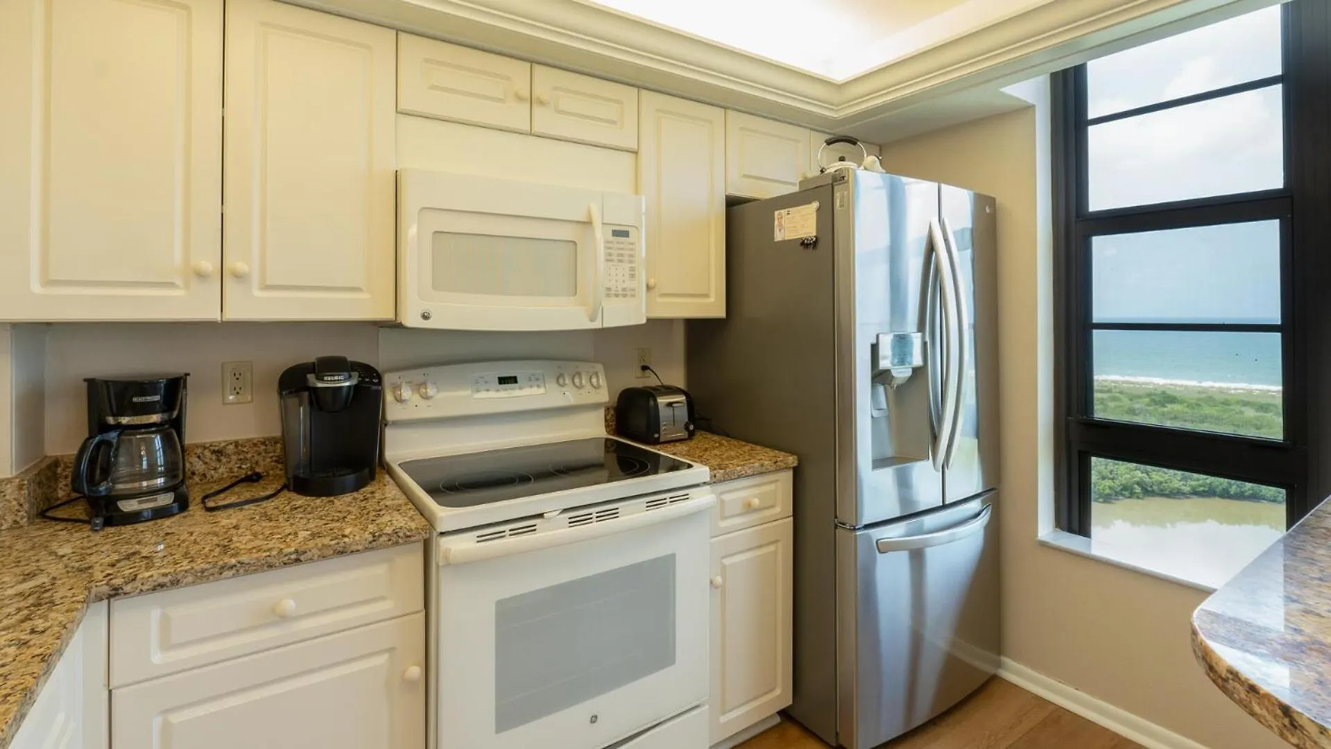 Apartment South Seas Tower 4-1612