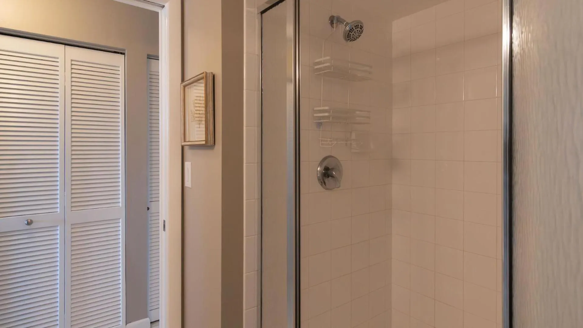 Apartment Club 406 *