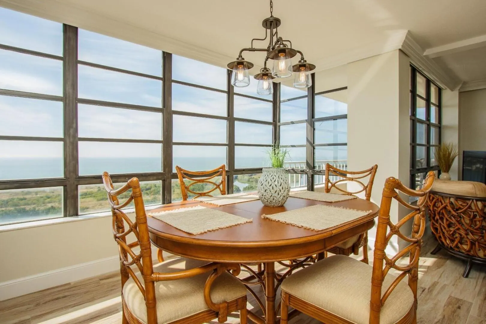 Apartment South Seas Tower 3-1612