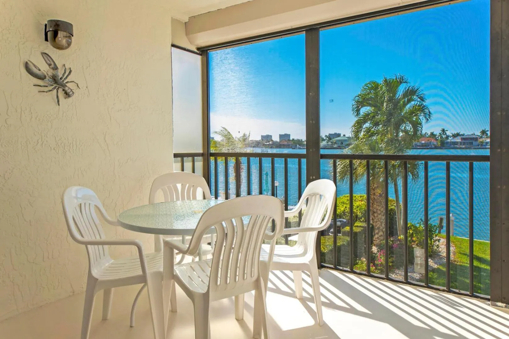 Bayside Club 207 *