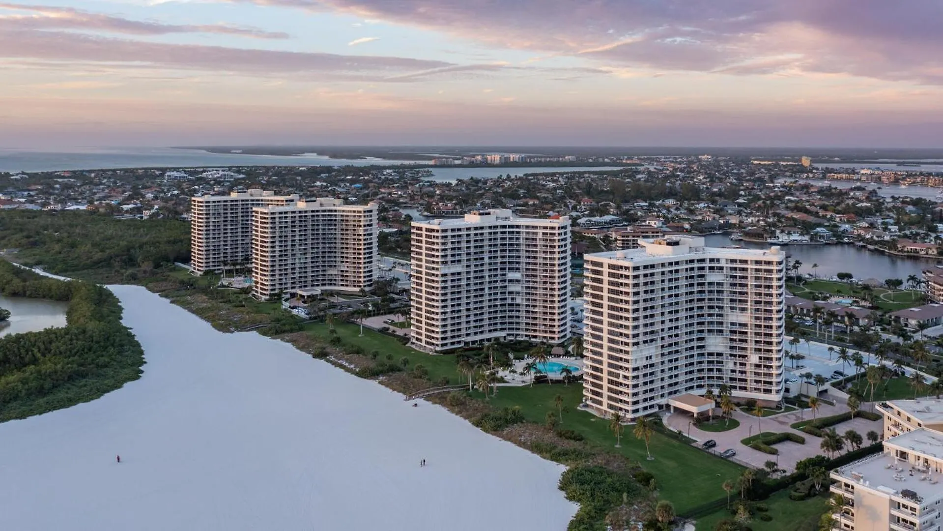 South Seas Tower 3-1709 Apartment *