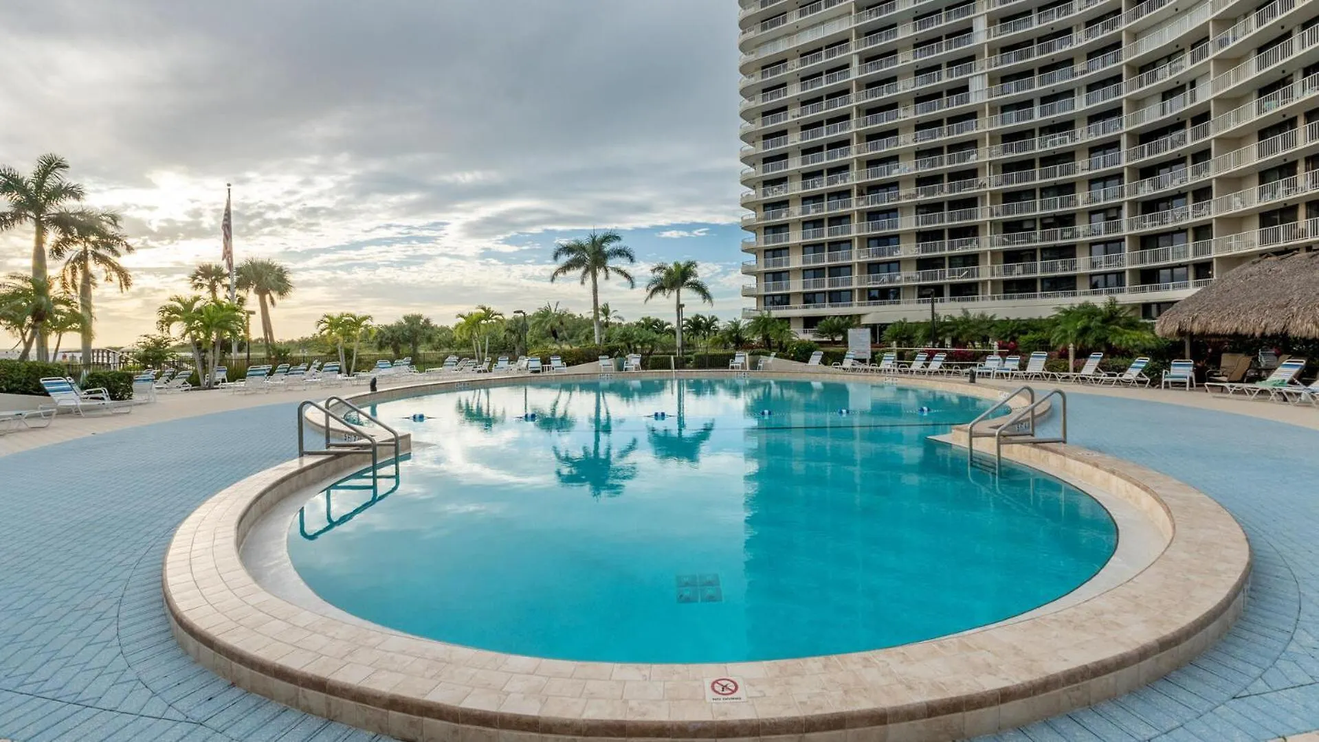South Seas Tower 3-1709 Apartment *