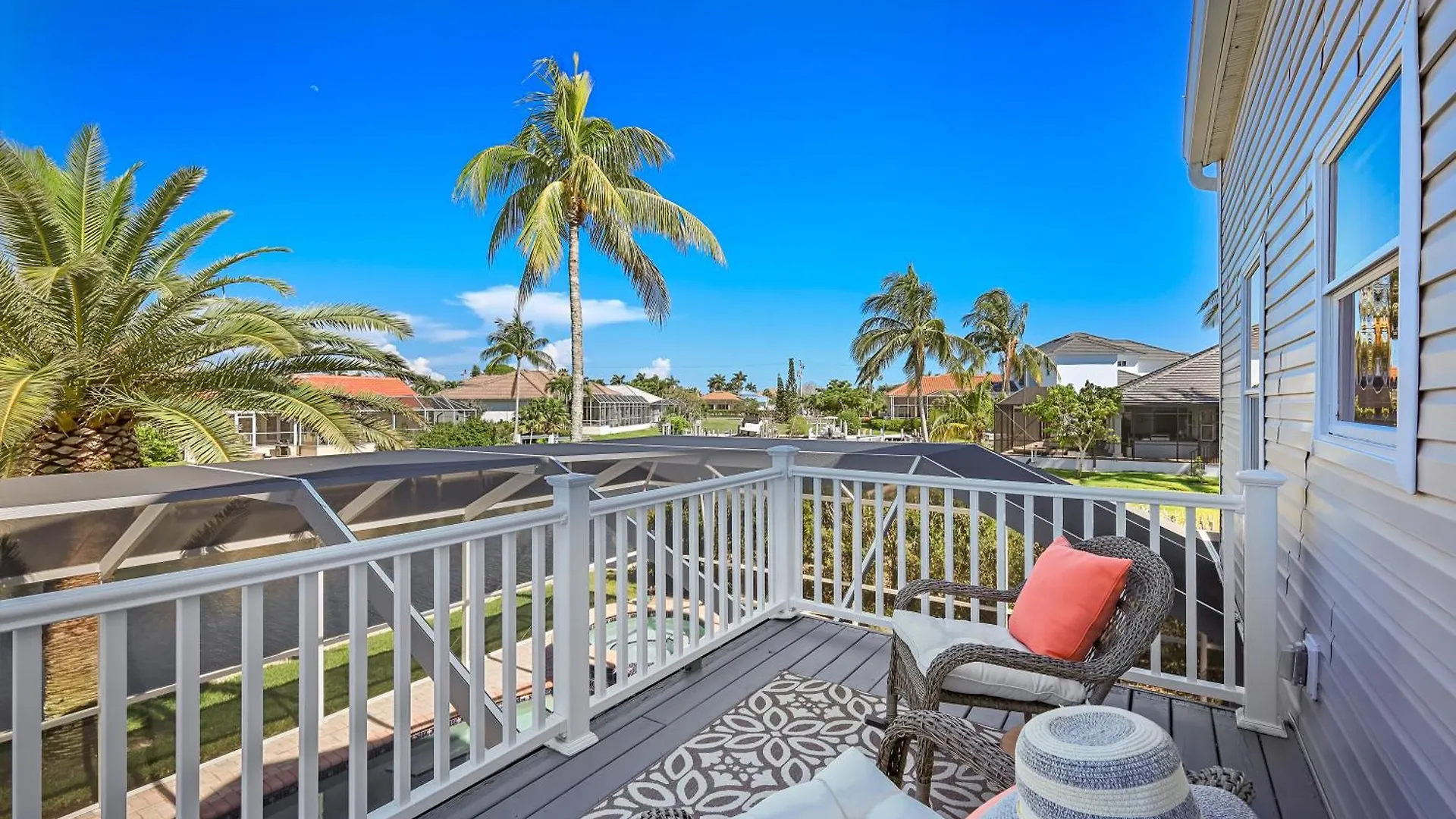 Holiday home A Splash Of Paradise I Waterfront 3 Bed On *