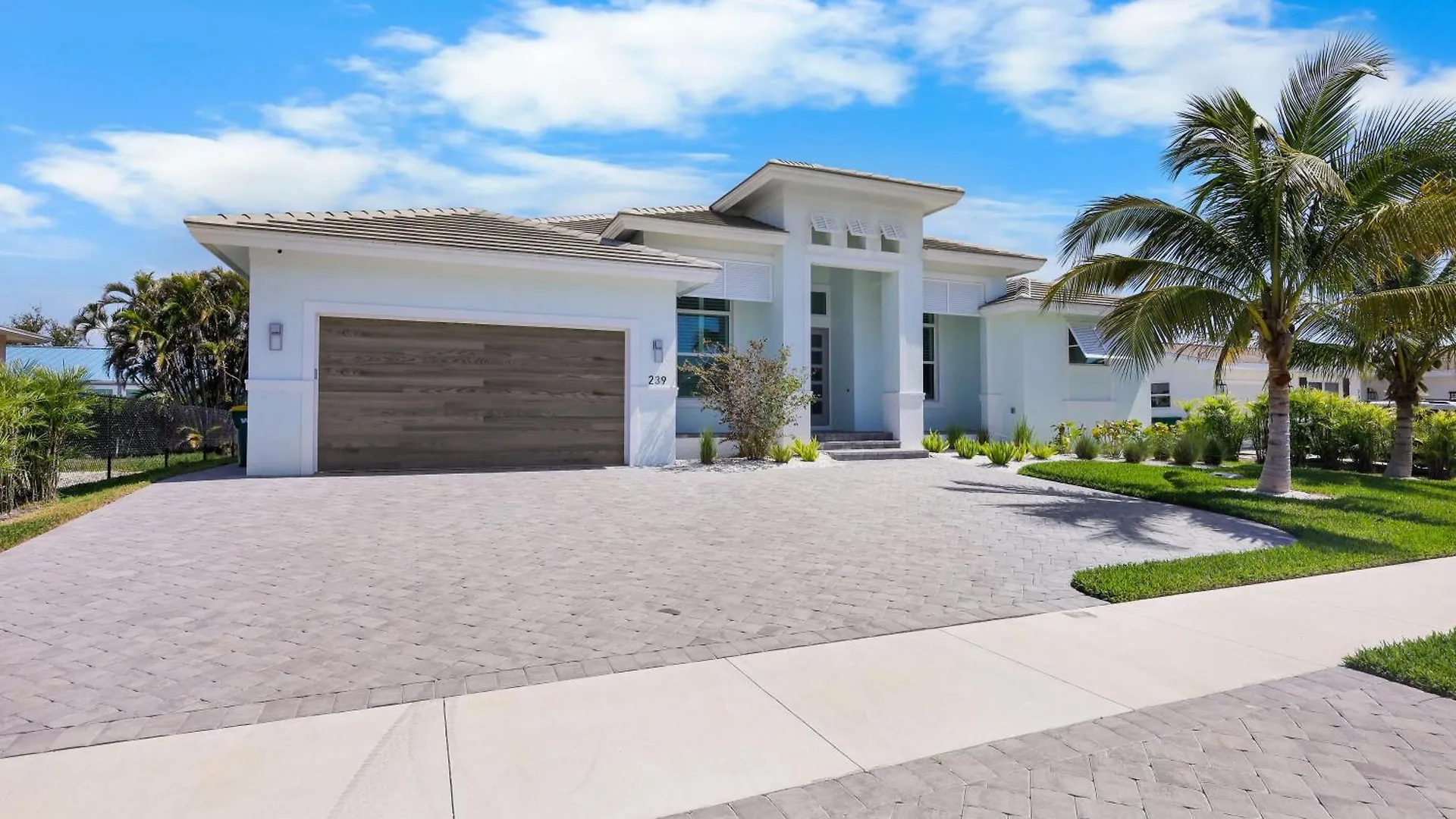 239 Tahiti Road Holiday home *