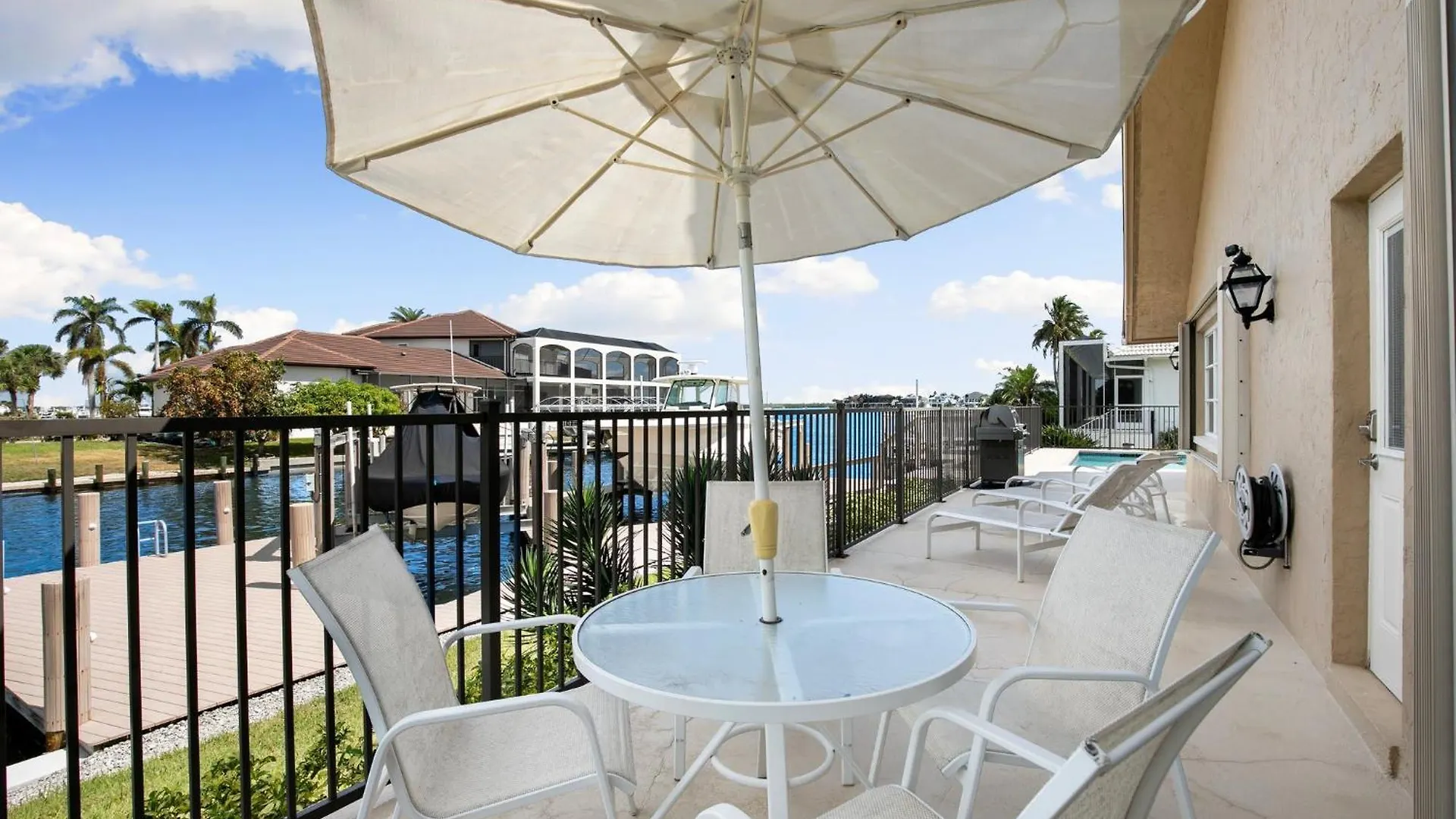 Waterfront Pool House Holiday home *