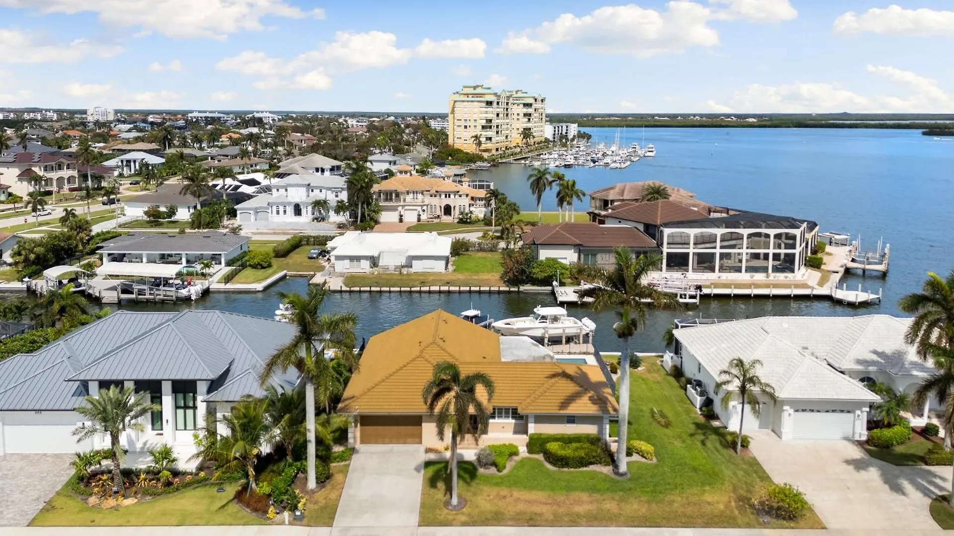 Holiday home Waterfront Pool House *