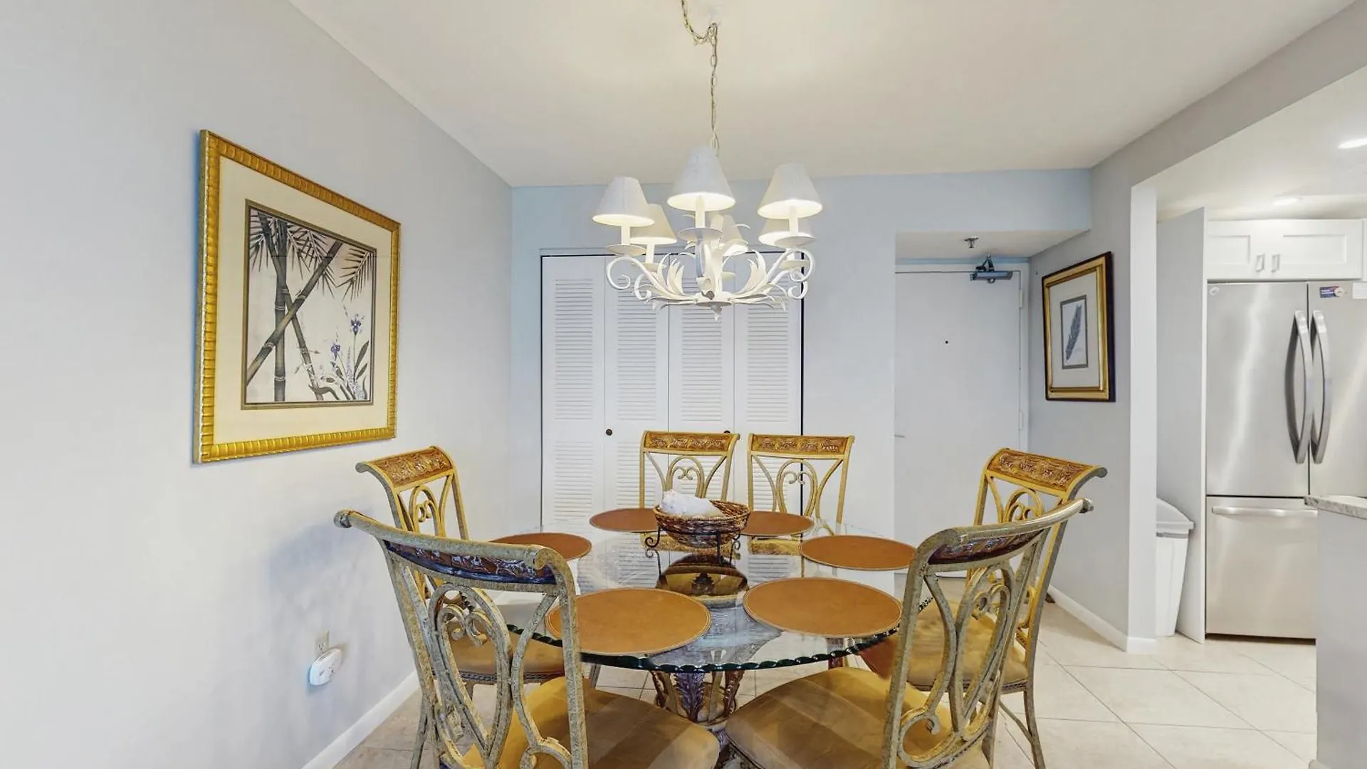 Crystal Waves Apartment