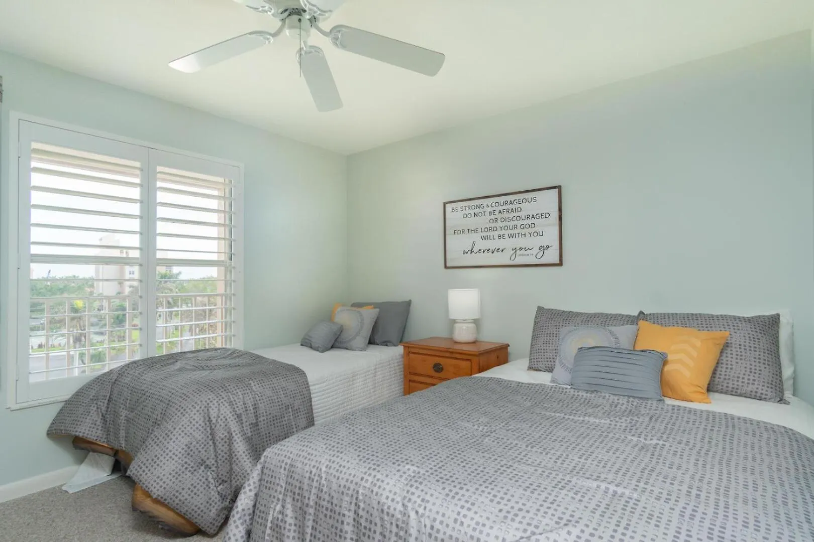 Islander Cove 402 *