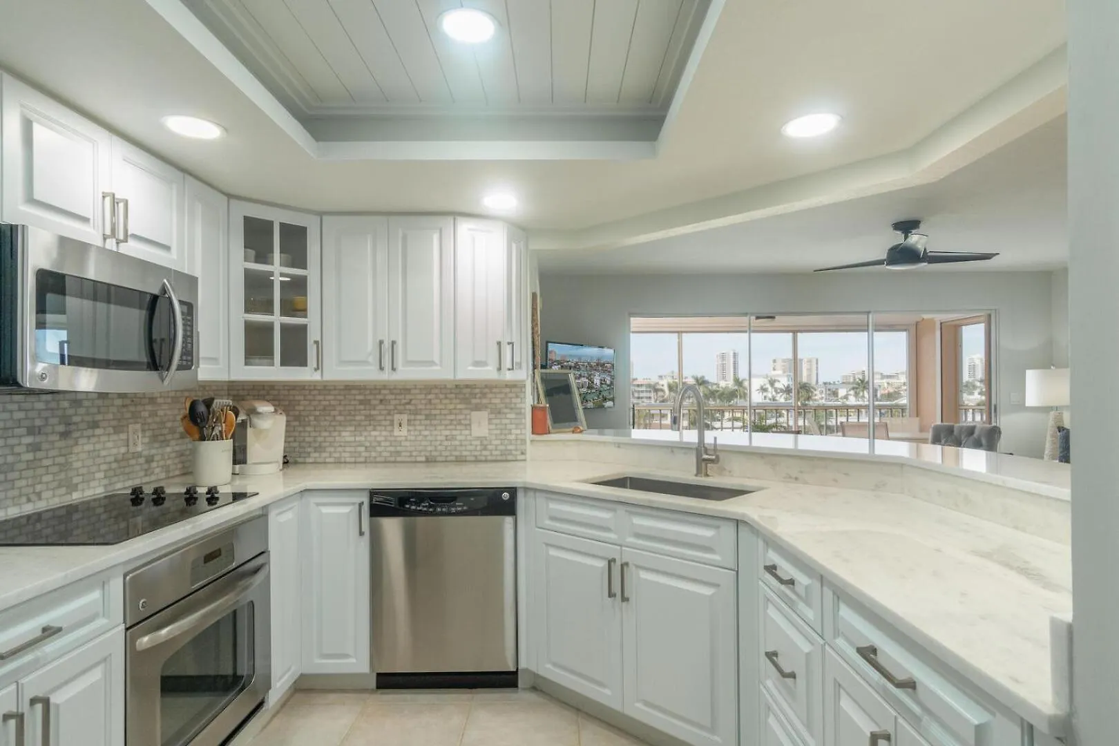 Islander Cove 402 *