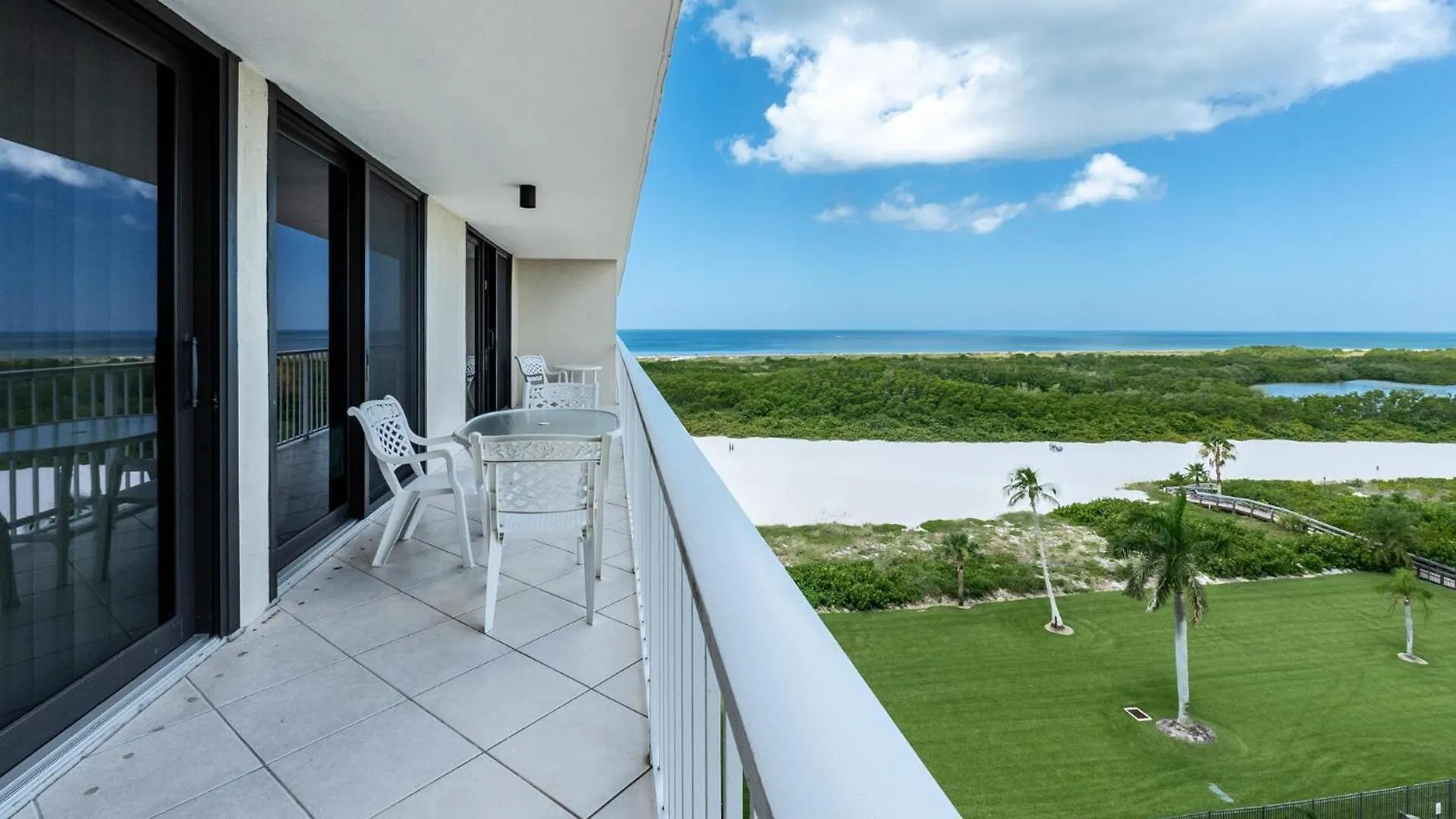 South Seas Tower 2-810 Apartment