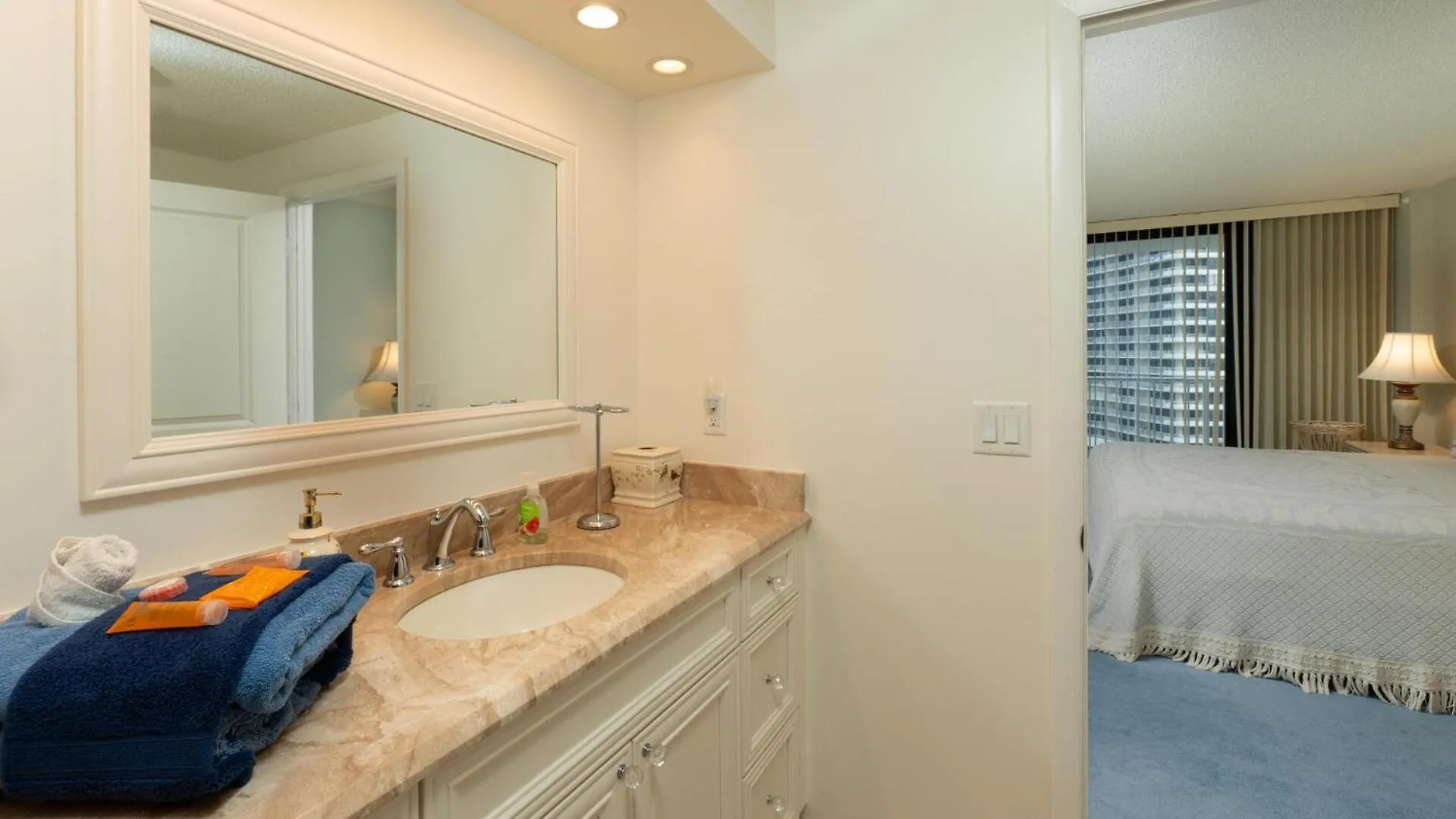 South Seas Tower 2-810 Apartment