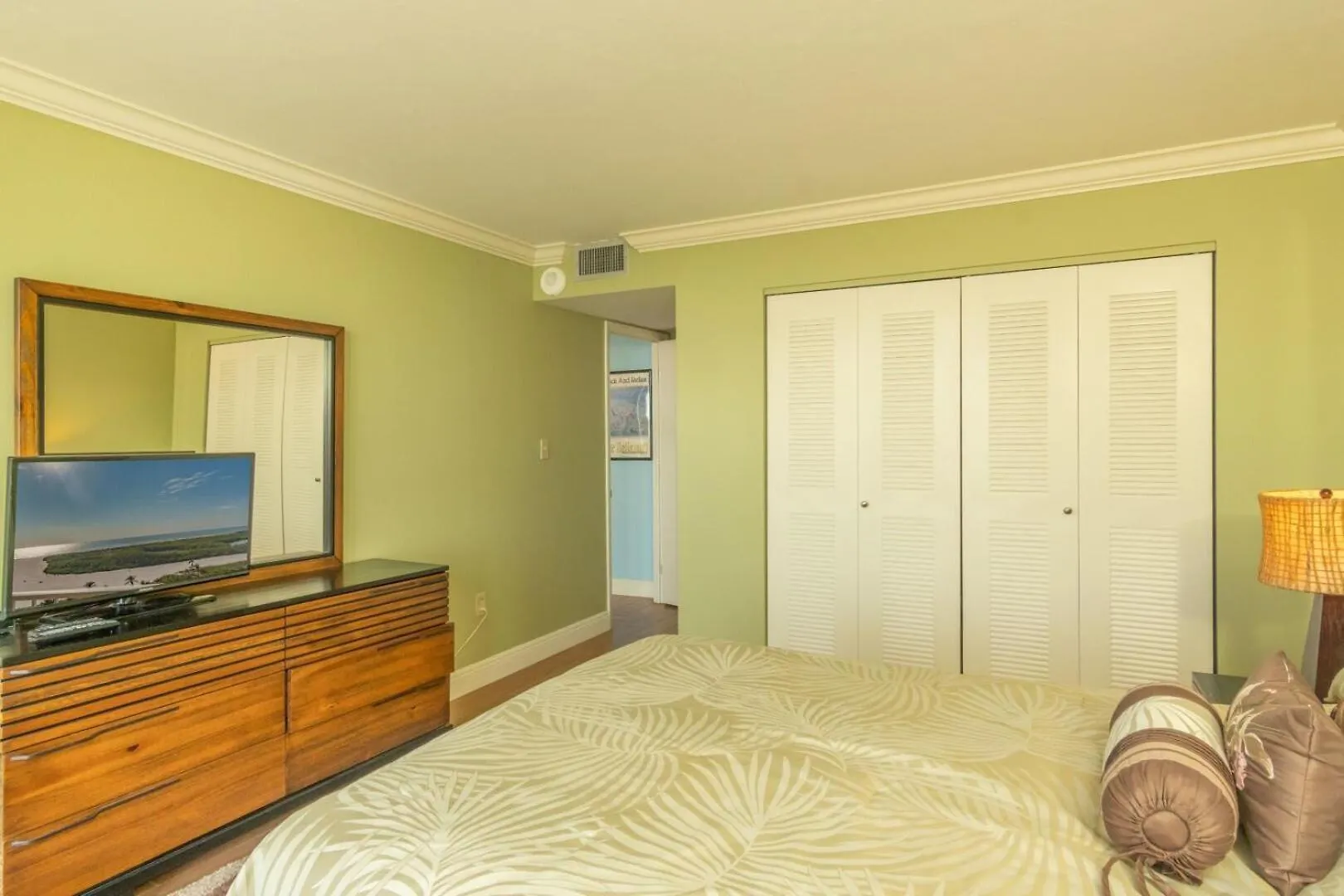 Apartment South Seas Tower 2-1002 *