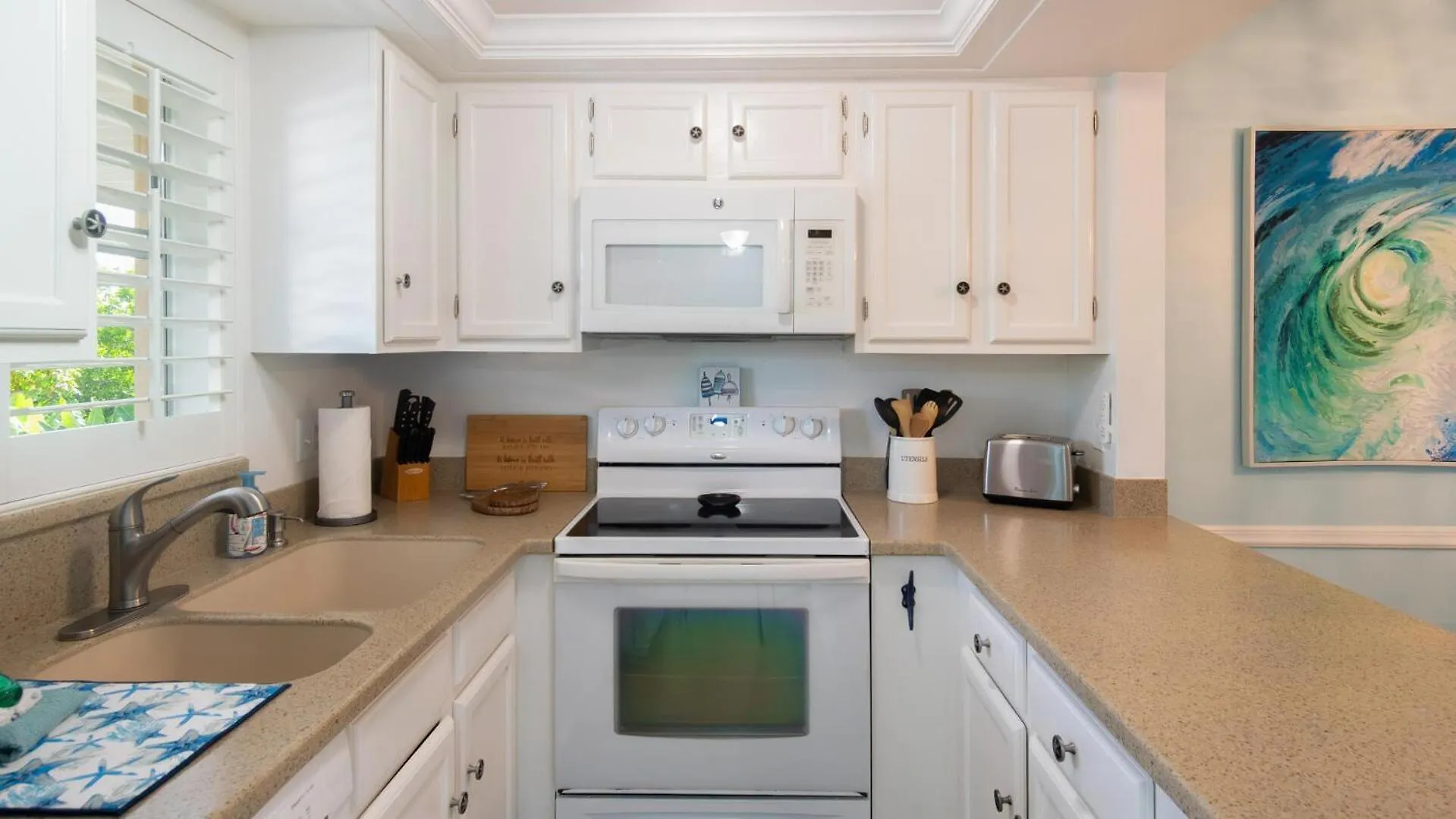 Island Manor K-4 Apartment