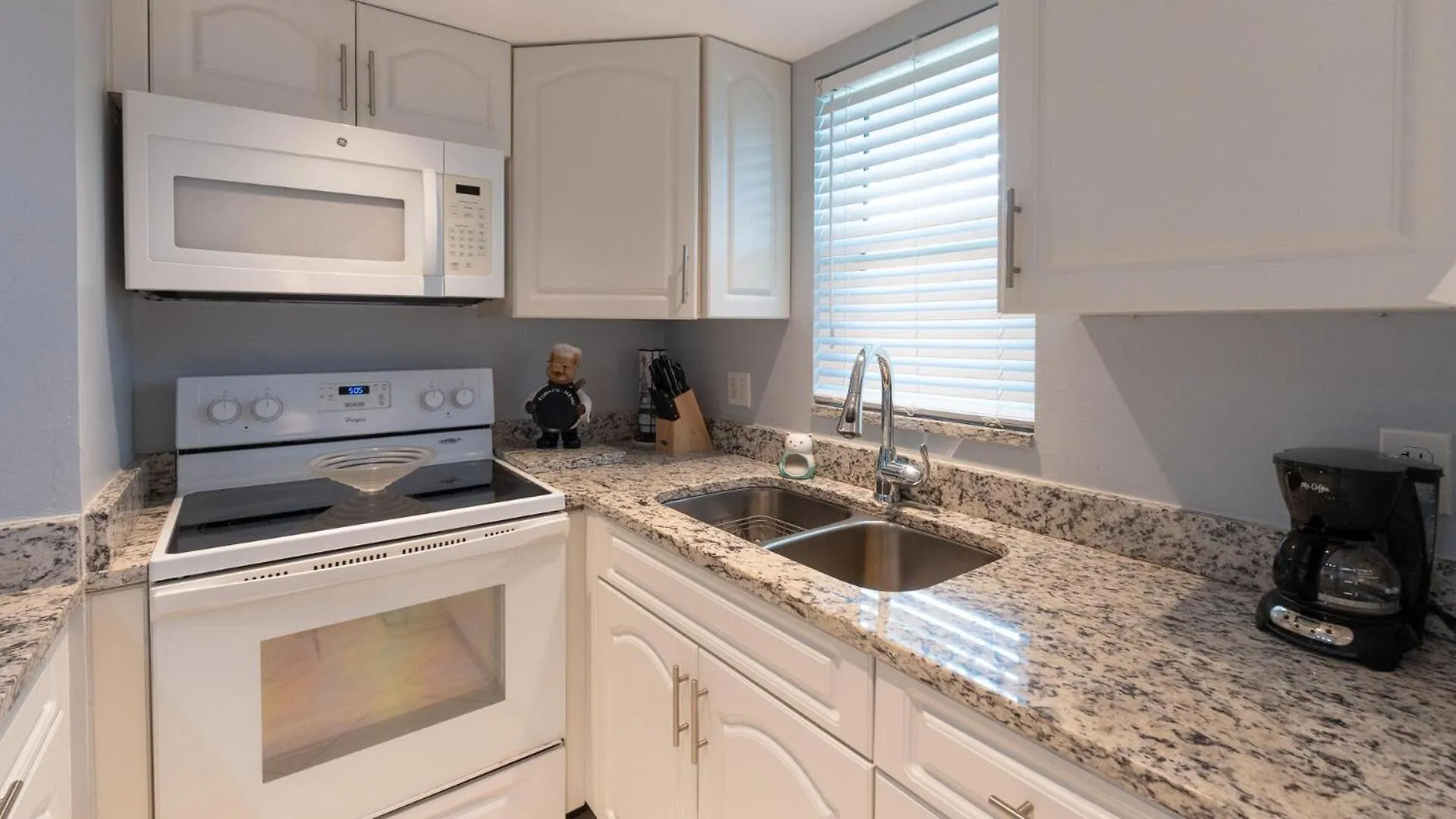 Apartment Island Manor G-5 *