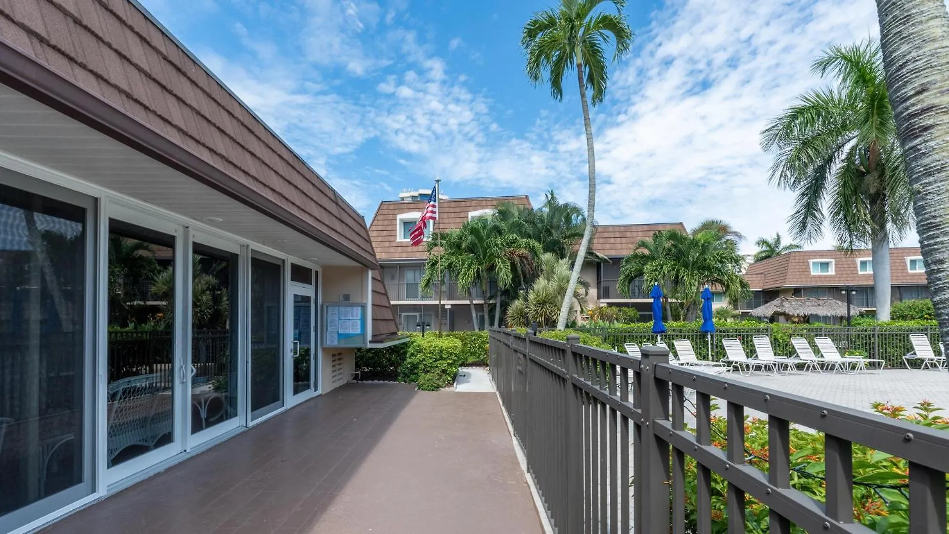 Island Manor G-5 Apartment Marco Island