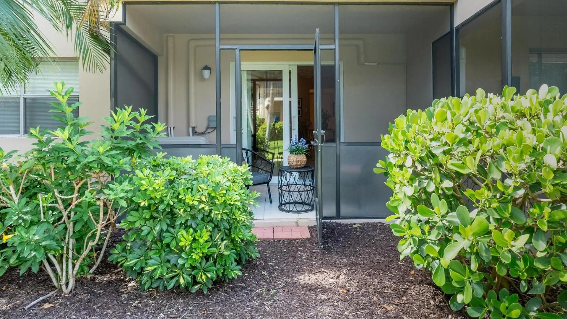 Island Manor G-5 *
