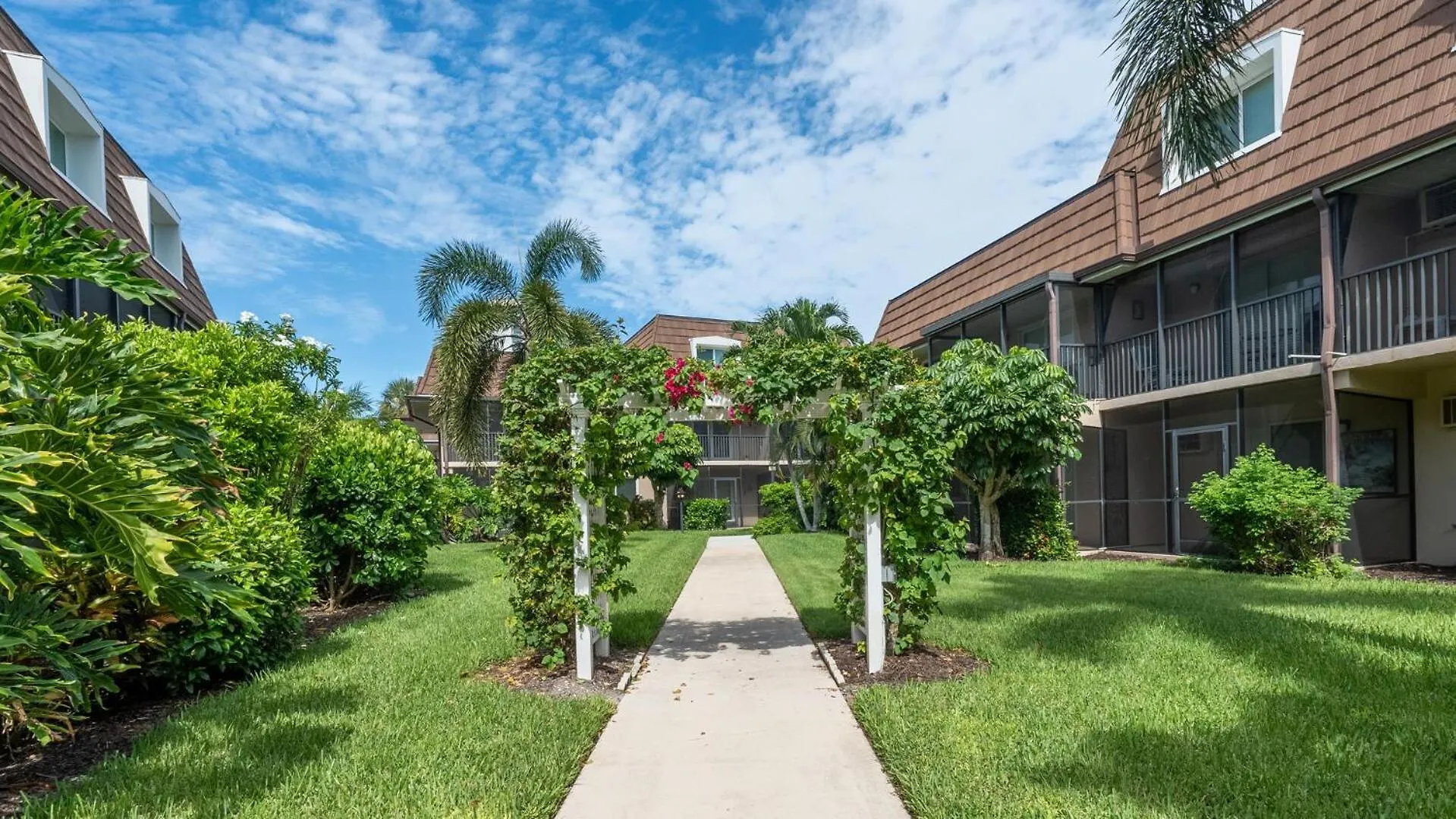 Island Manor G-5 Apartment Marco Island