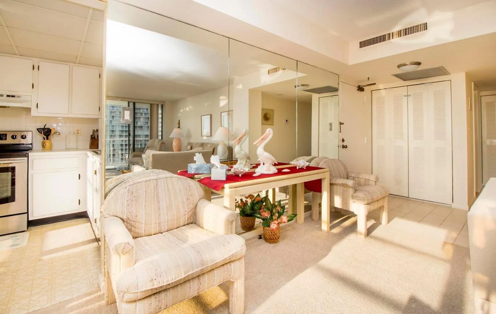 Apartment South Seas Tower 3-811 *
