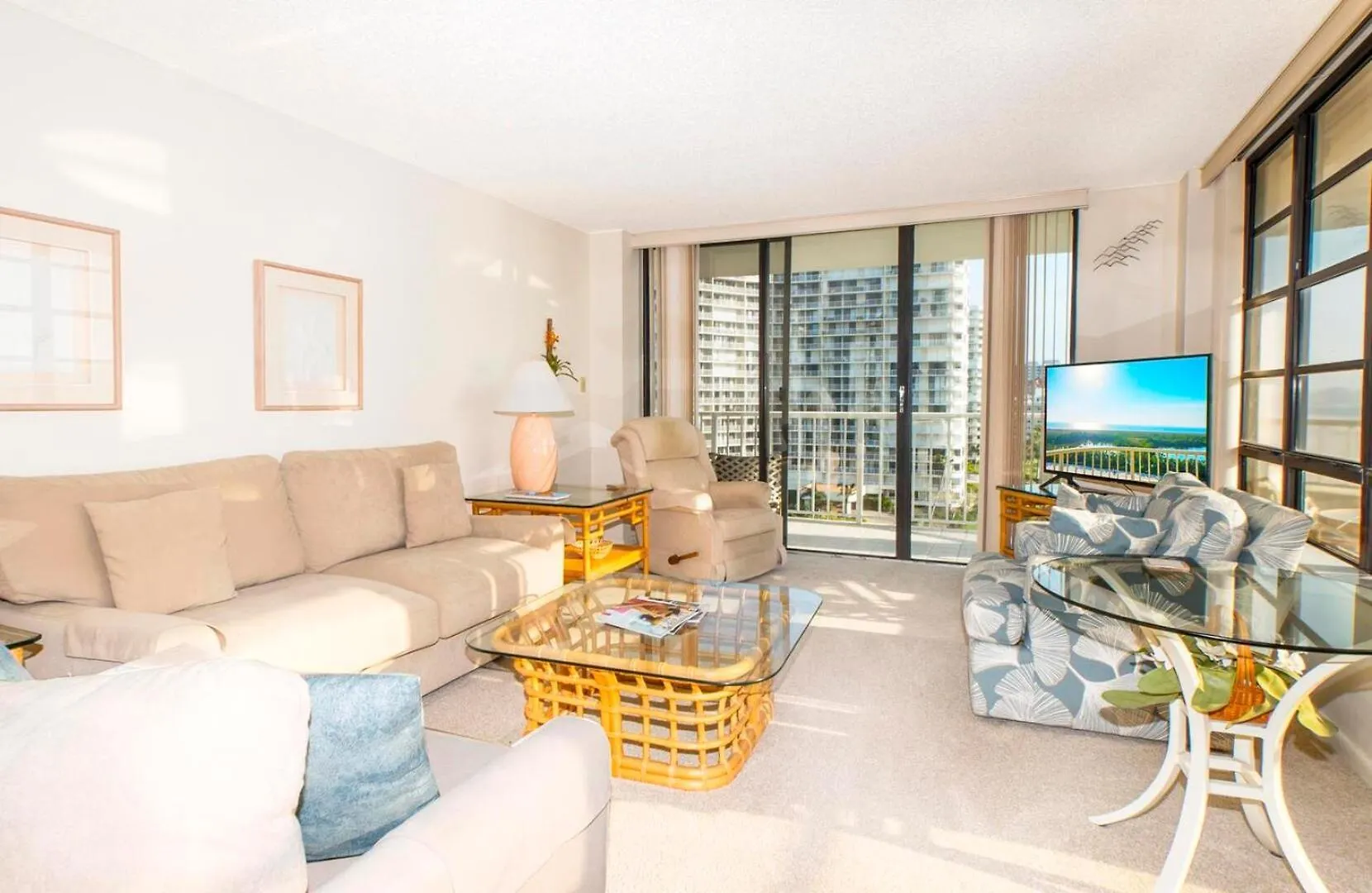 Apartment South Seas Tower 3-811 *