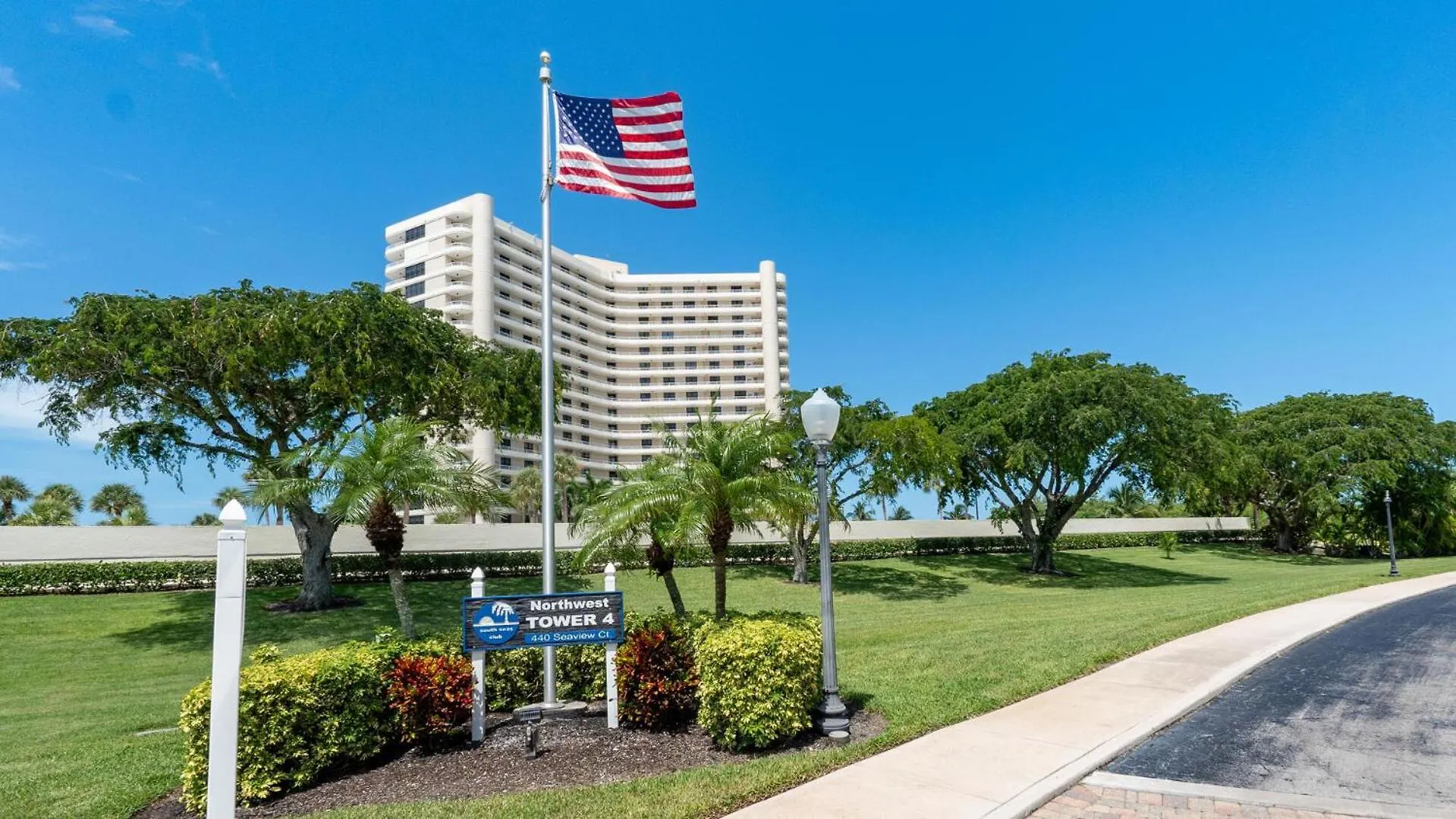 Apartment South Seas Tower 4-1009