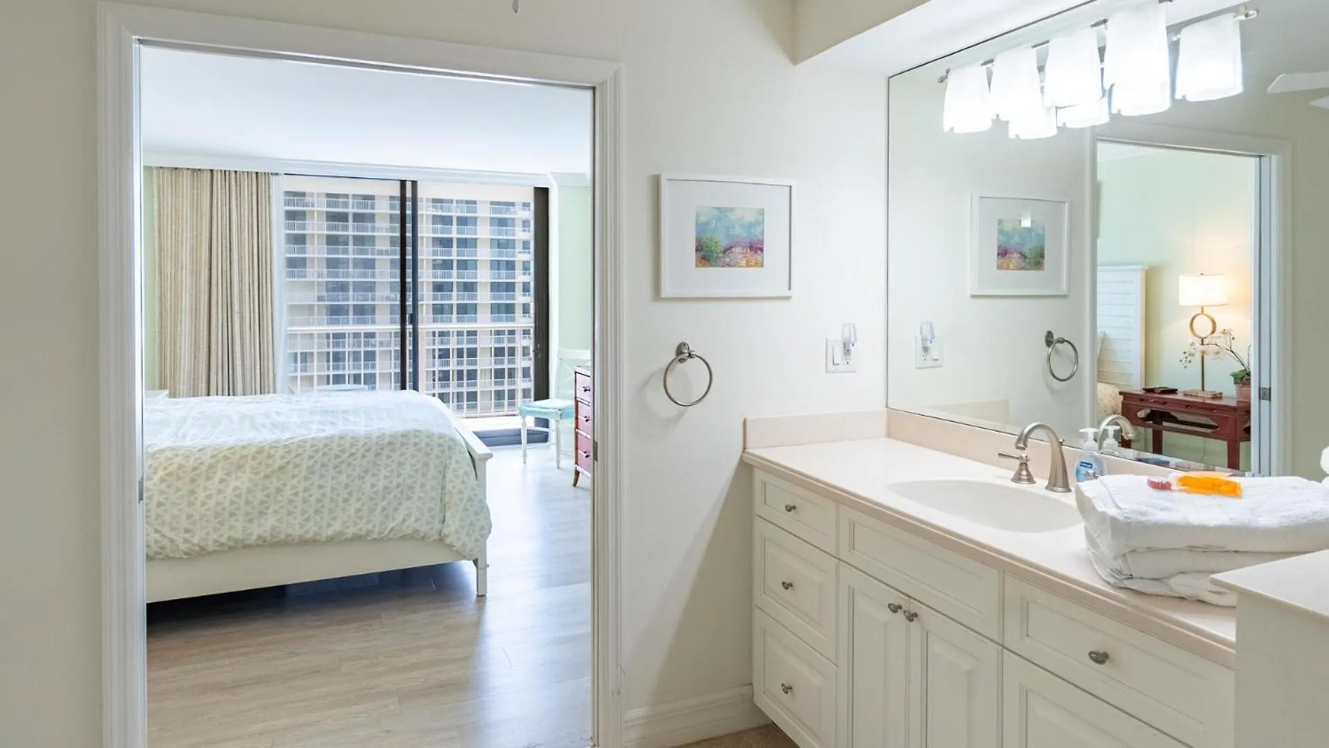 South Seas Tower 4-1009
