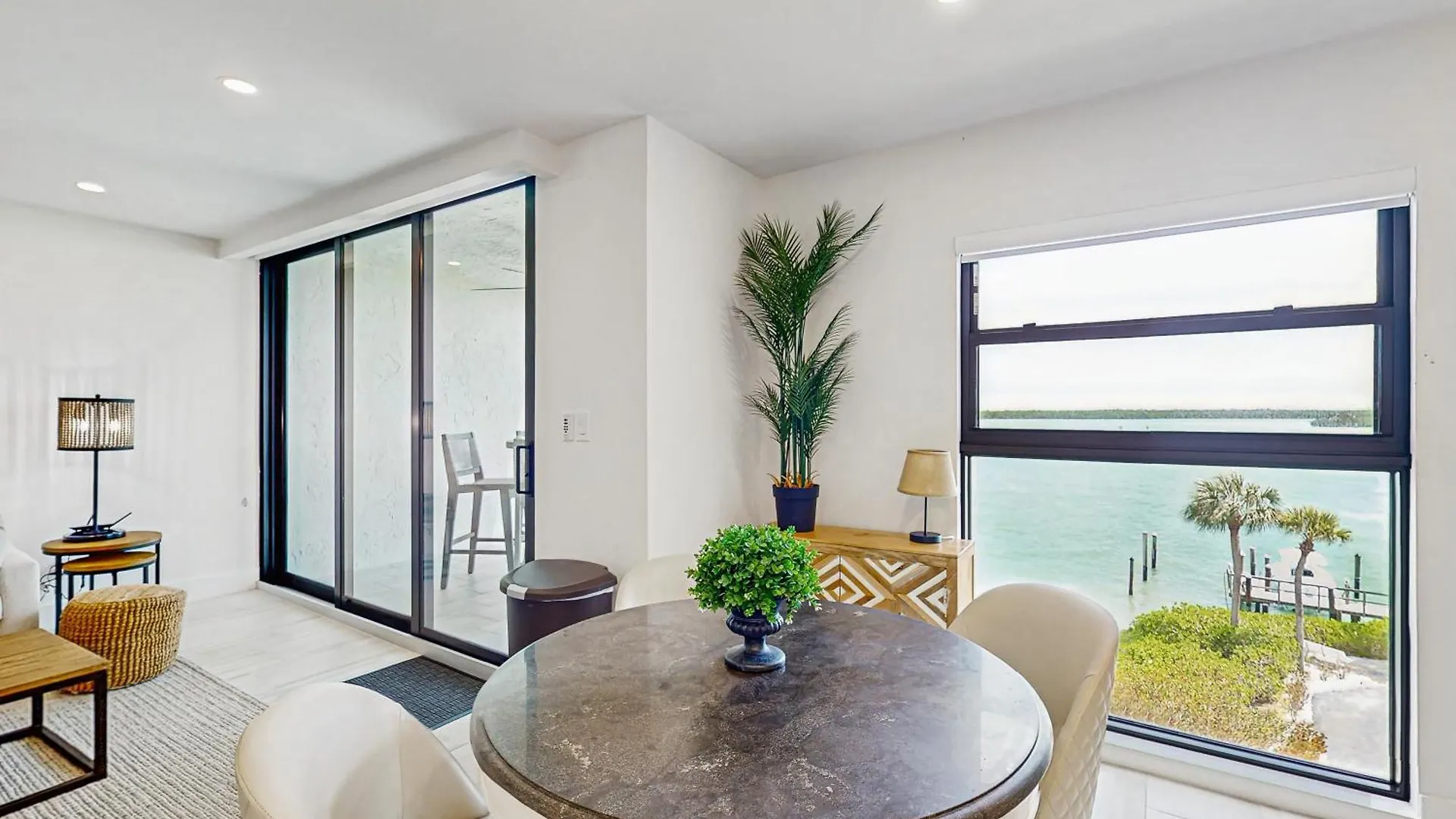 Sunny Days And Blissful Waves In Riverside Apartment Marco Island