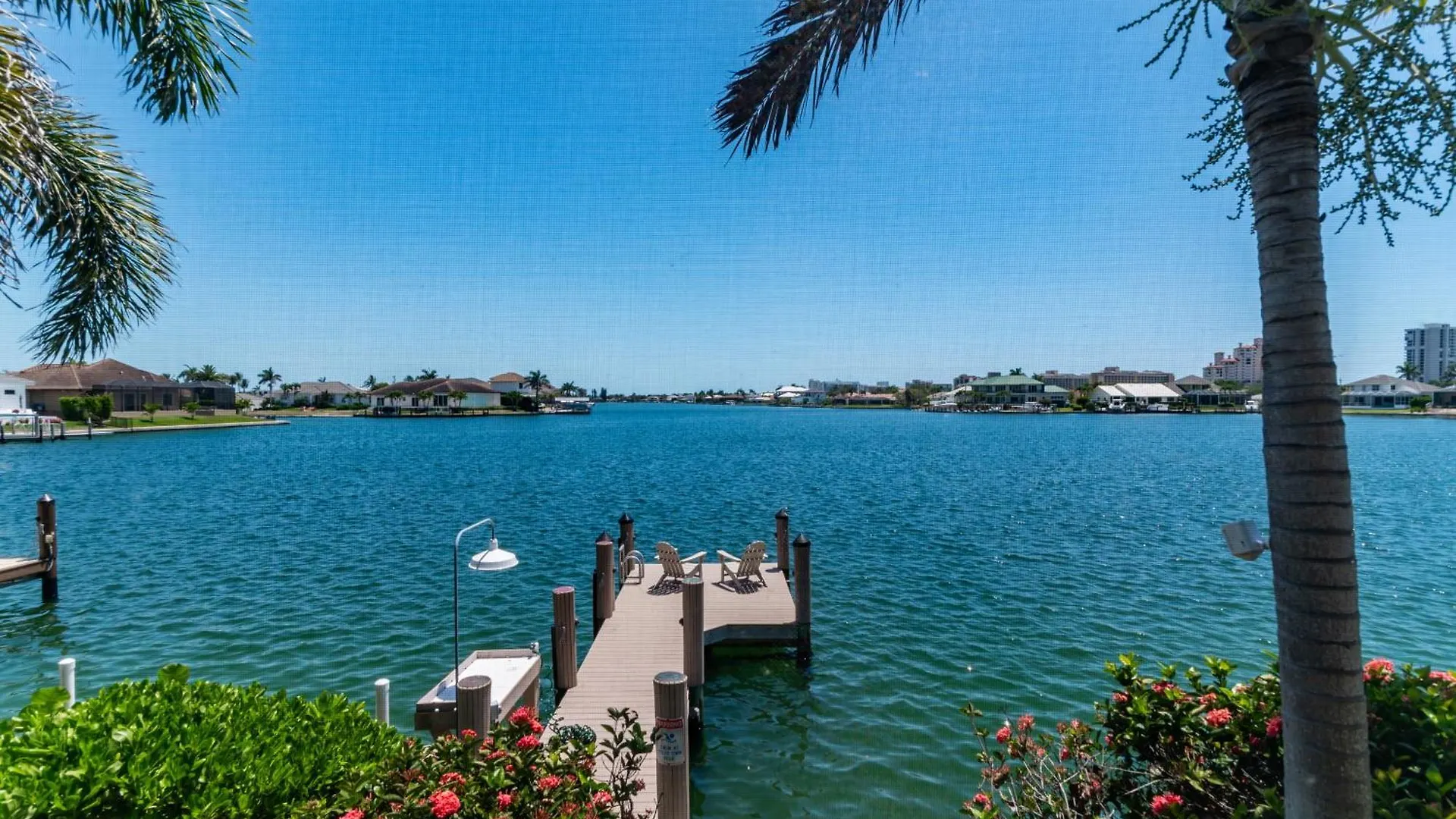 Southern Exposure I Waterfront 5 Bed House I Wide Water Views Of Landmark Bay *