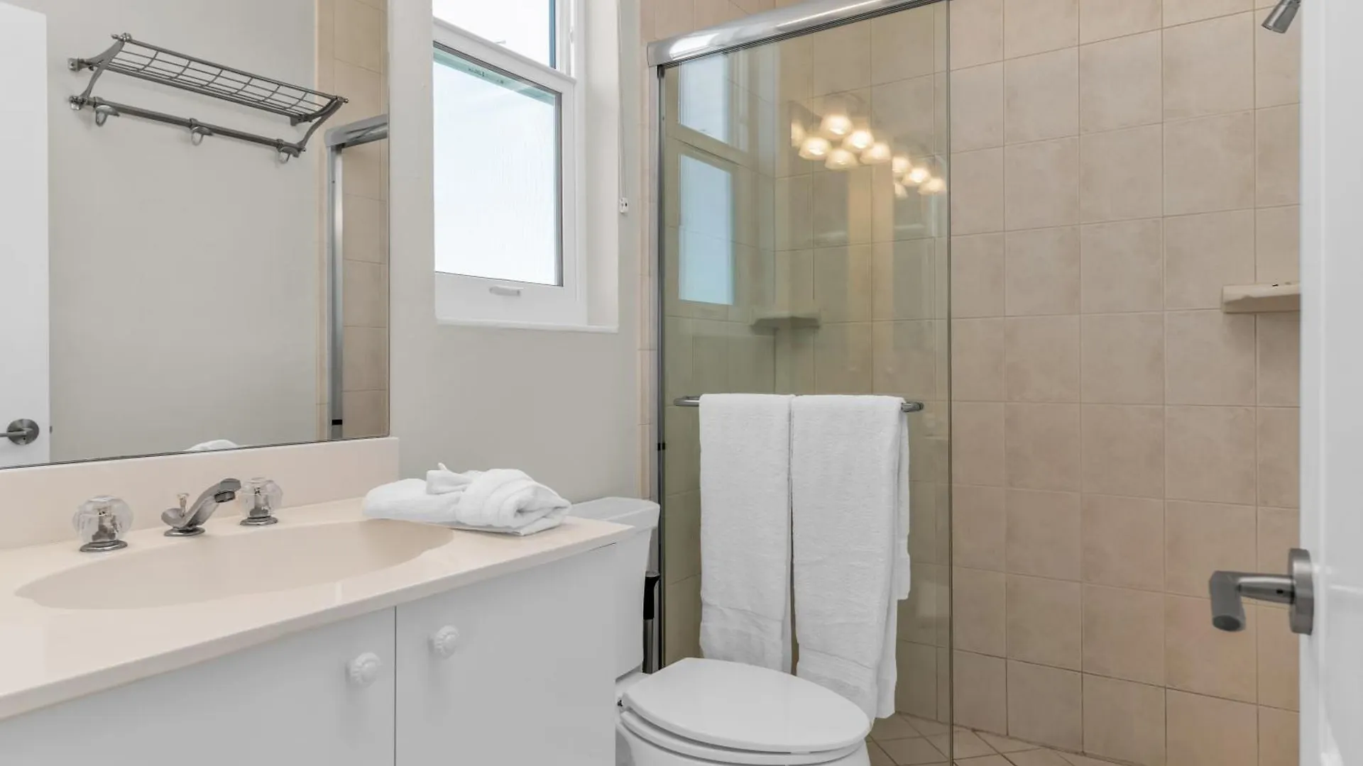 Southern Exposure I Waterfront 5 Bed House I Wide Water Views Of Landmark Bay * マルコ・アイランド