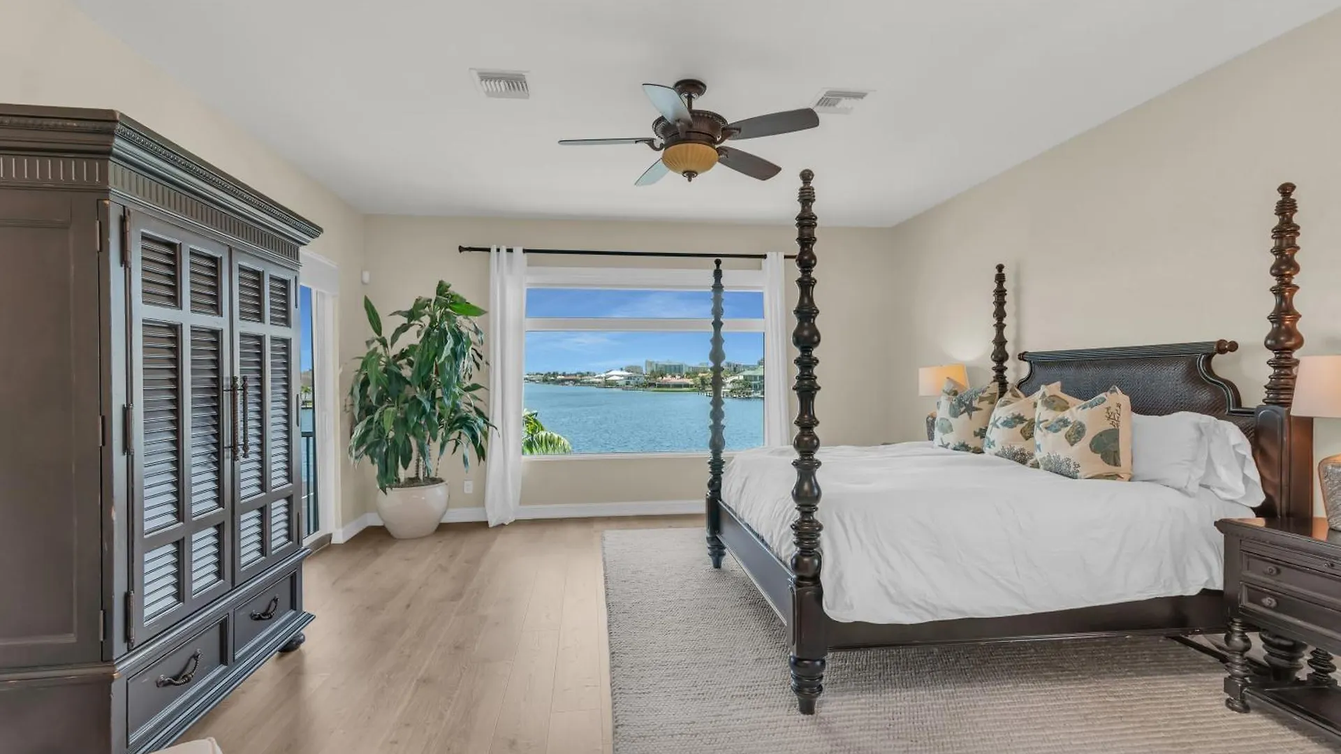 Southern Exposure I Waterfront 5 Bed House I Wide Water Views Of Landmark Bay * マルコ・アイランド