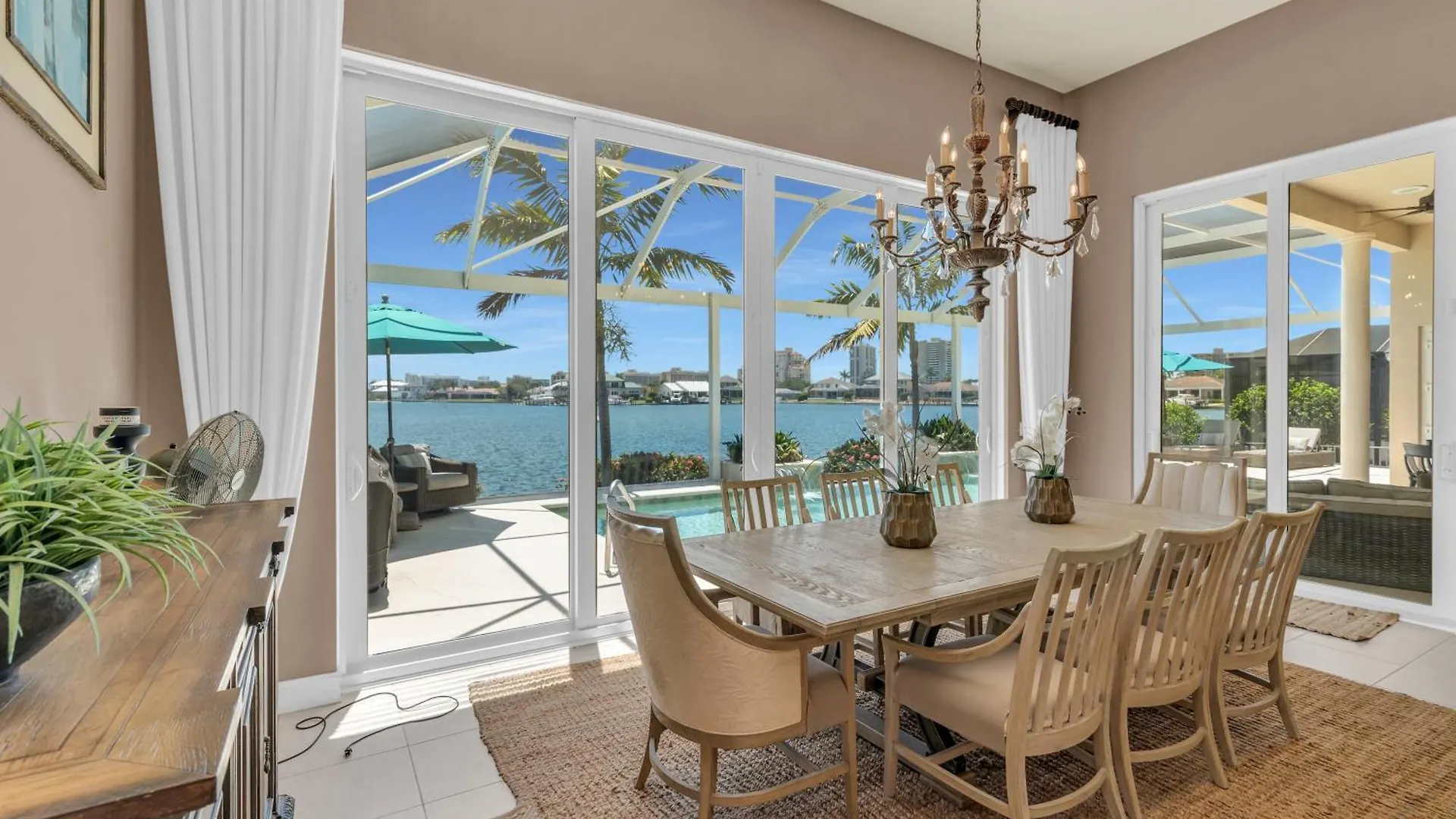 Southern Exposure I Waterfront 5 Bed House I Wide Water Views Of Landmark Bay * マルコ・アイランド
