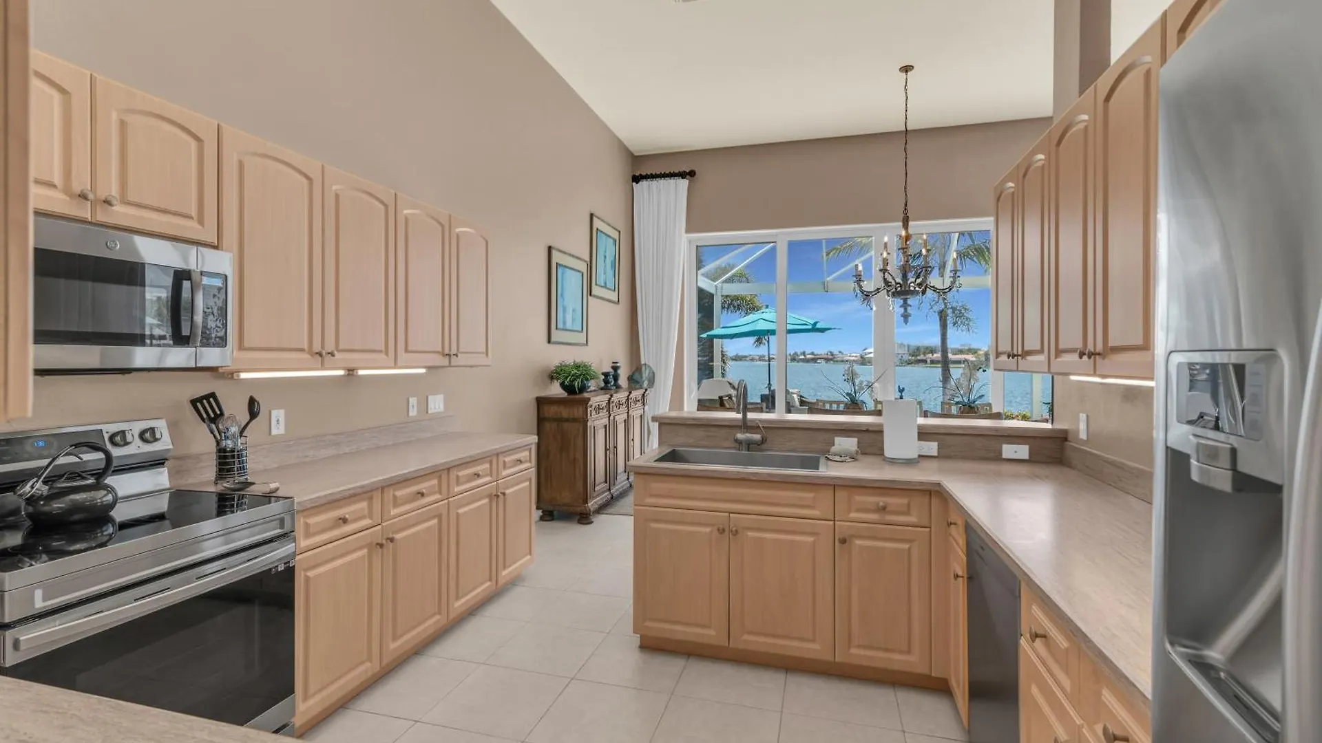 Southern Exposure I Waterfront 5 Bed House I Wide Water Views Of Landmark Bay