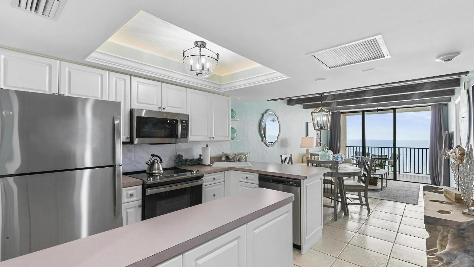 Apartment New Listing-pristine Cozy Ocean Penthouse *