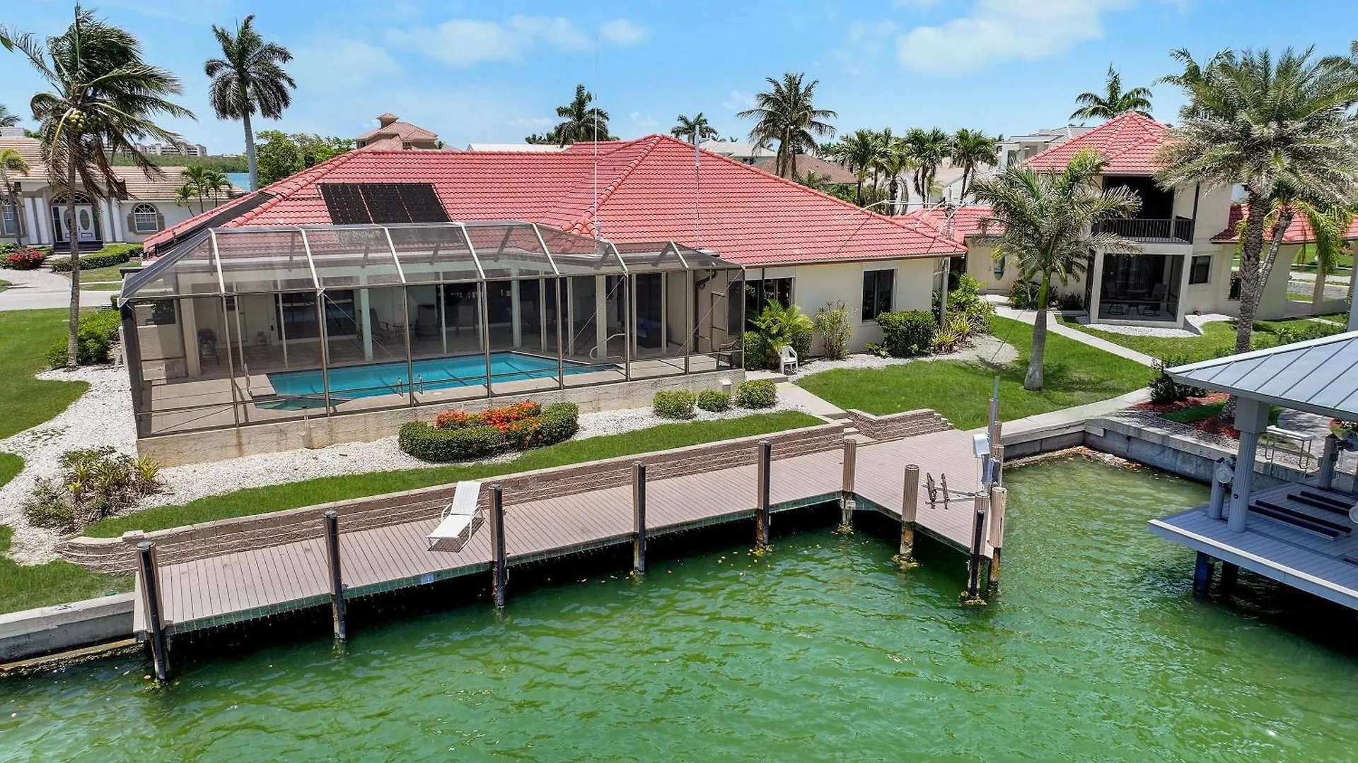 695 Embassy Court Holiday home *