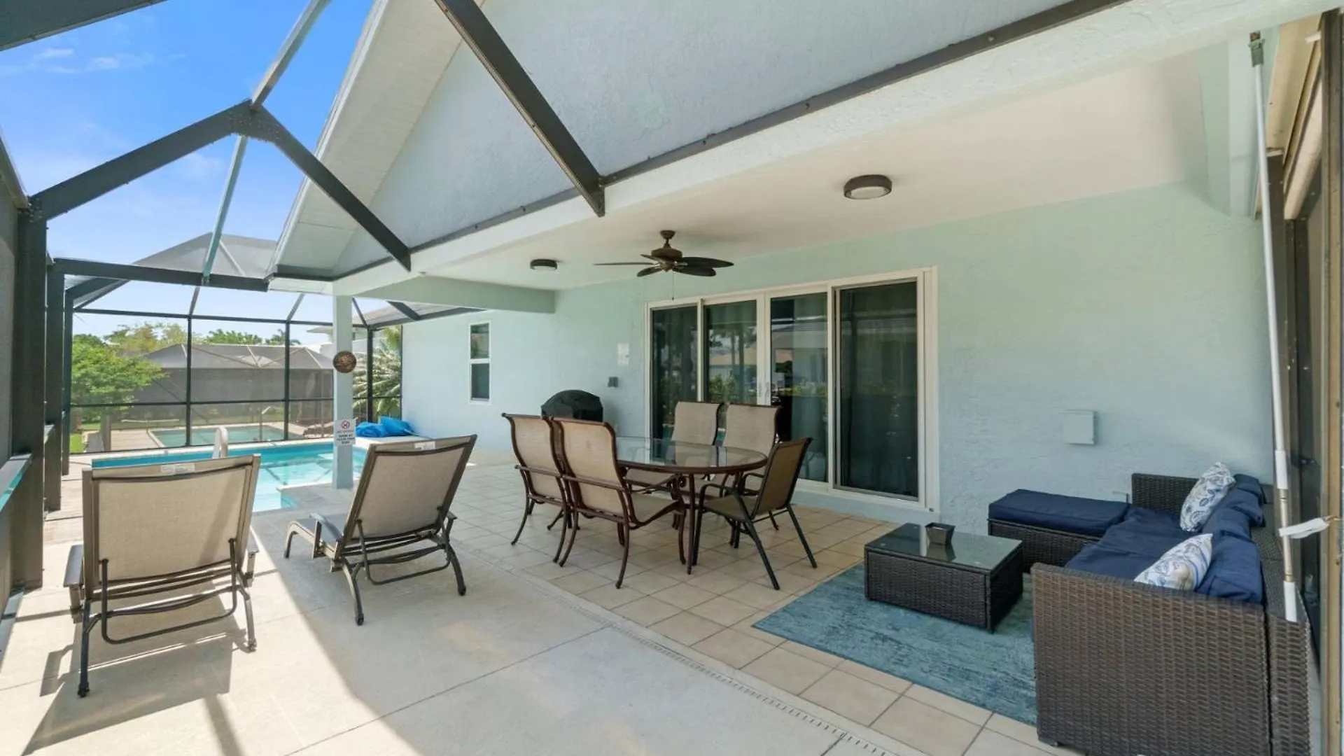 Valley Avenue Getaway With Pool Holiday home